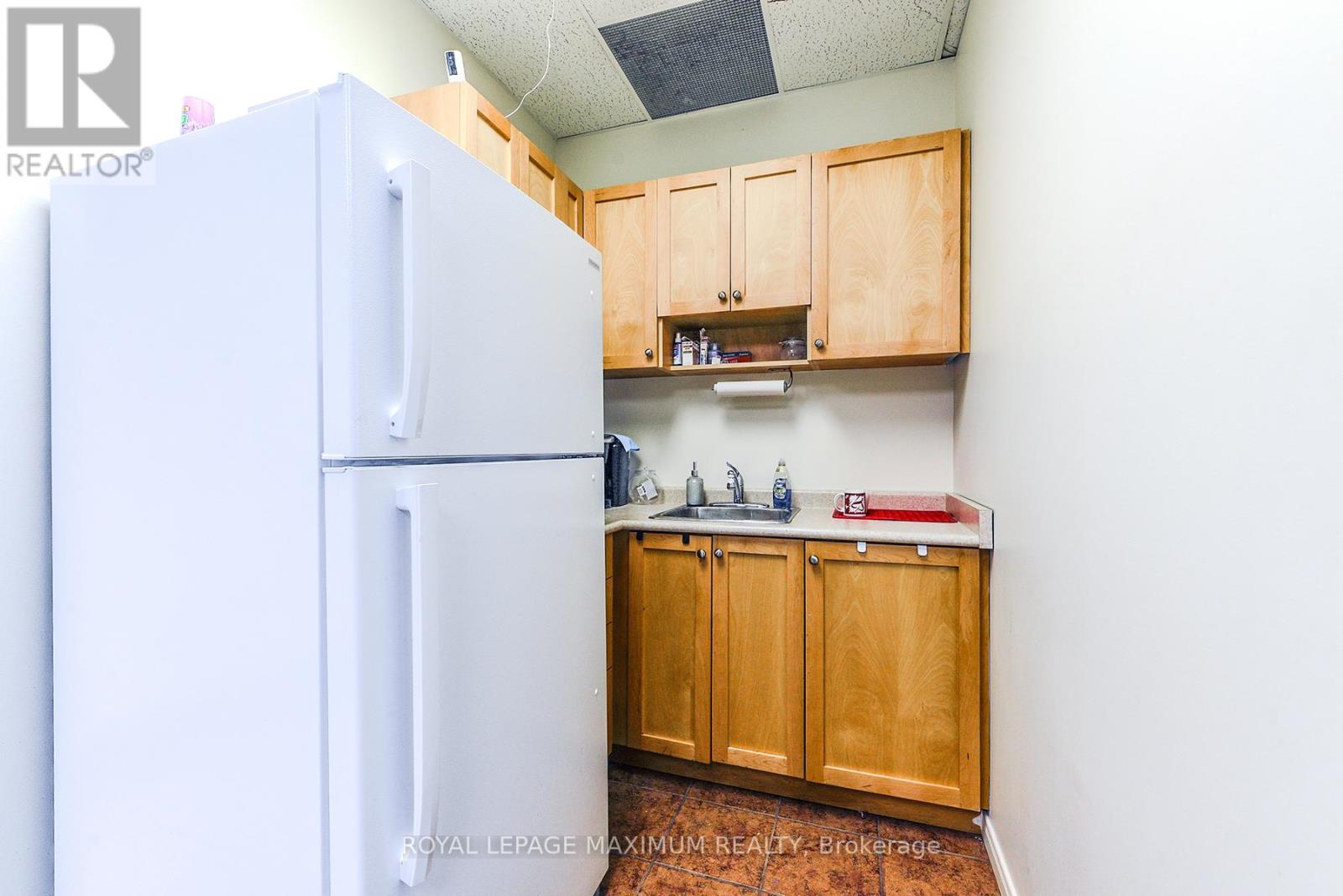Photo 22 of C 10 4220 Steeles Avenue W, Vaughan ON