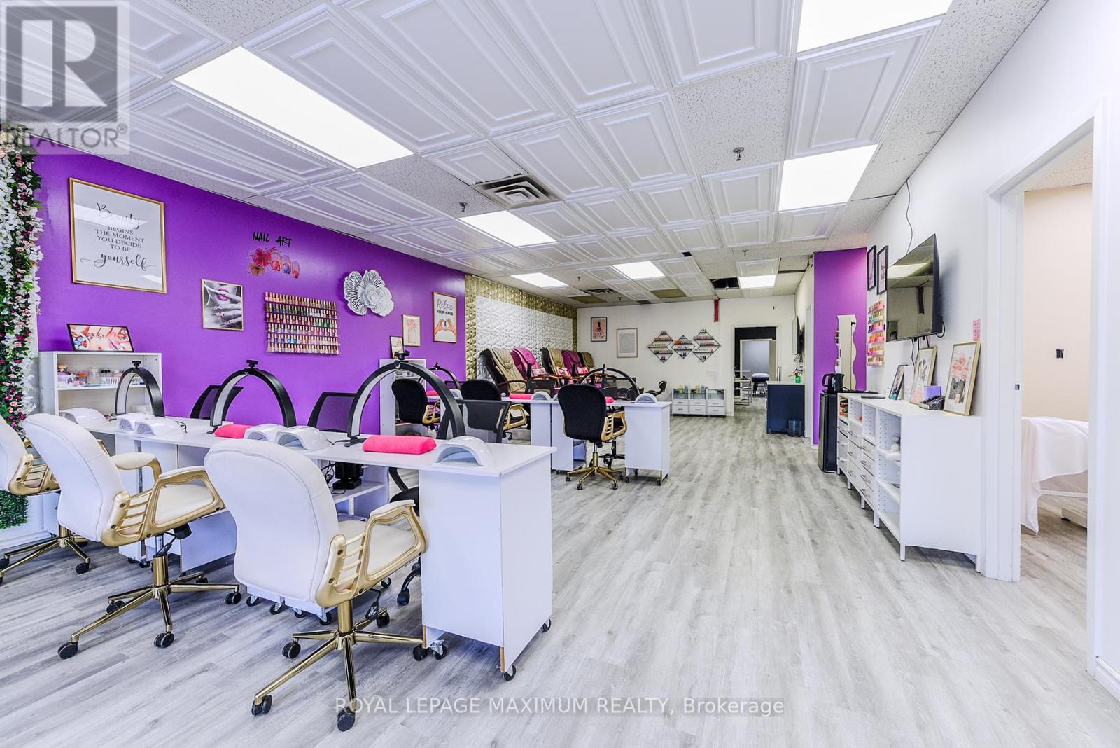 Photo 7 of C 10 4220 Steeles Avenue W, Vaughan ON