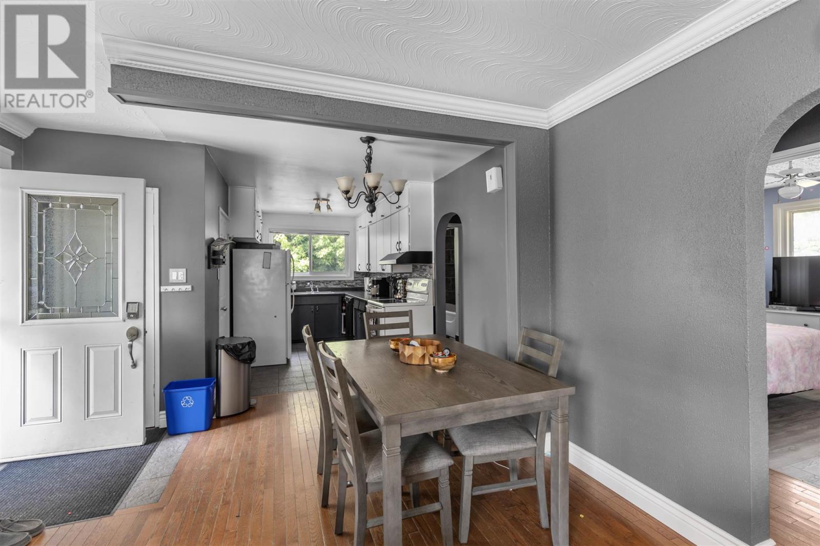 Photo 11 of 61 Cartier St, Sault Ste Marie ON