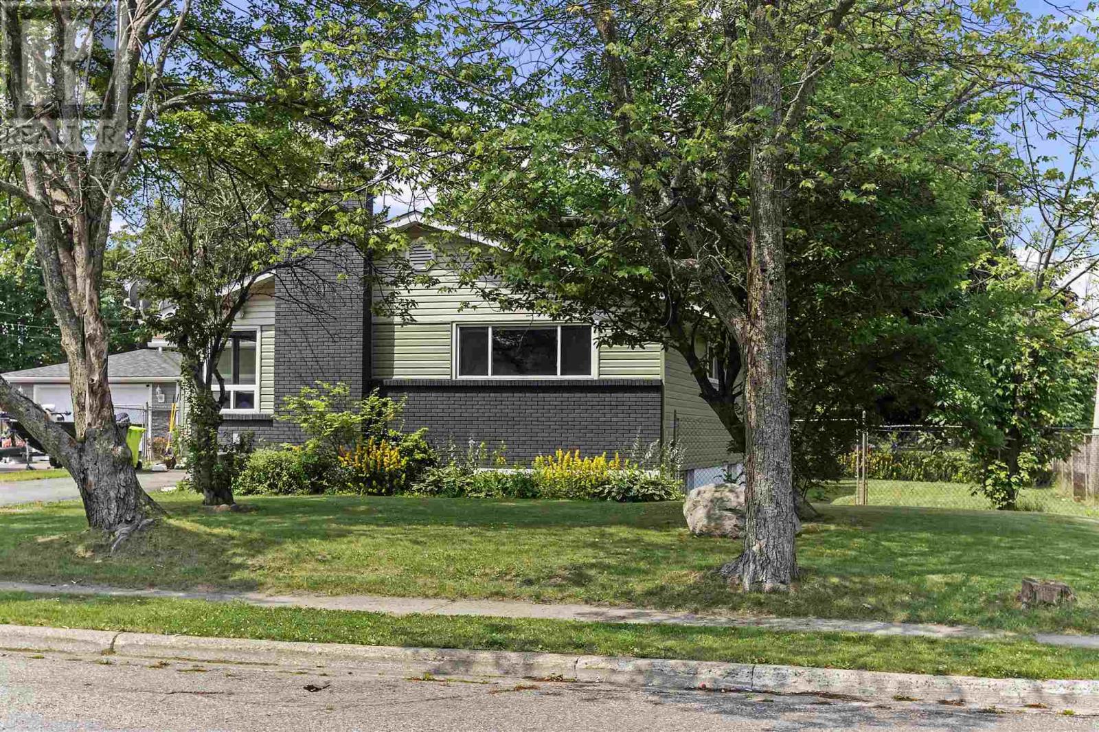 Photo 2 of 61 Cartier St, Sault Ste Marie ON