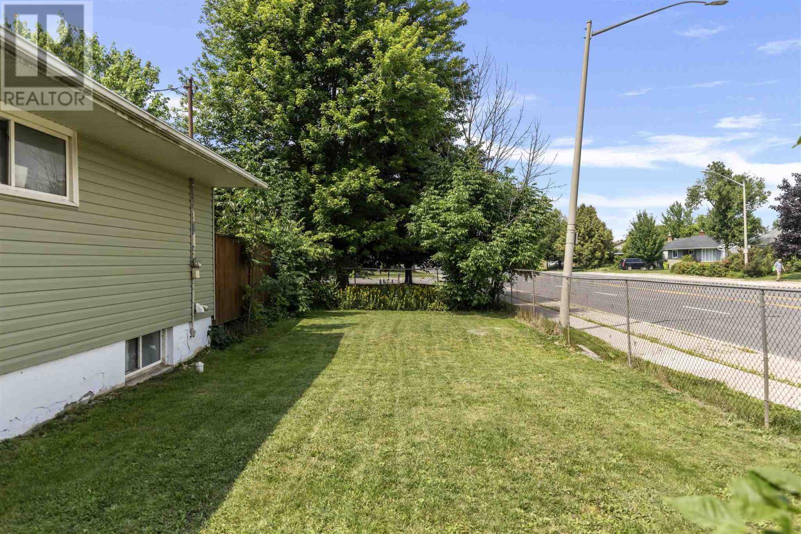 Photo 3 of 61 Cartier St, Sault Ste Marie ON