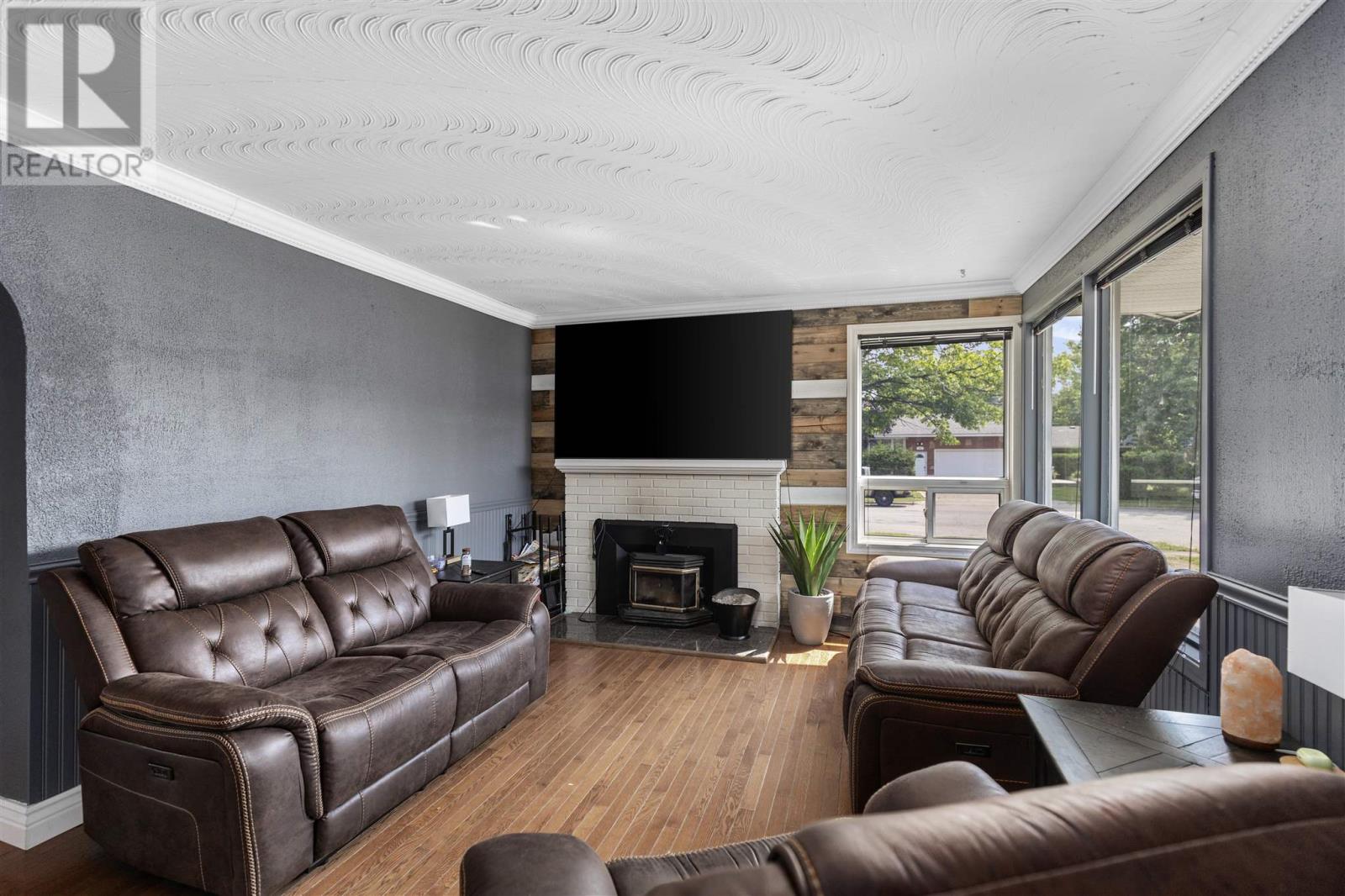 Photo 7 of 61 Cartier St, Sault Ste Marie ON