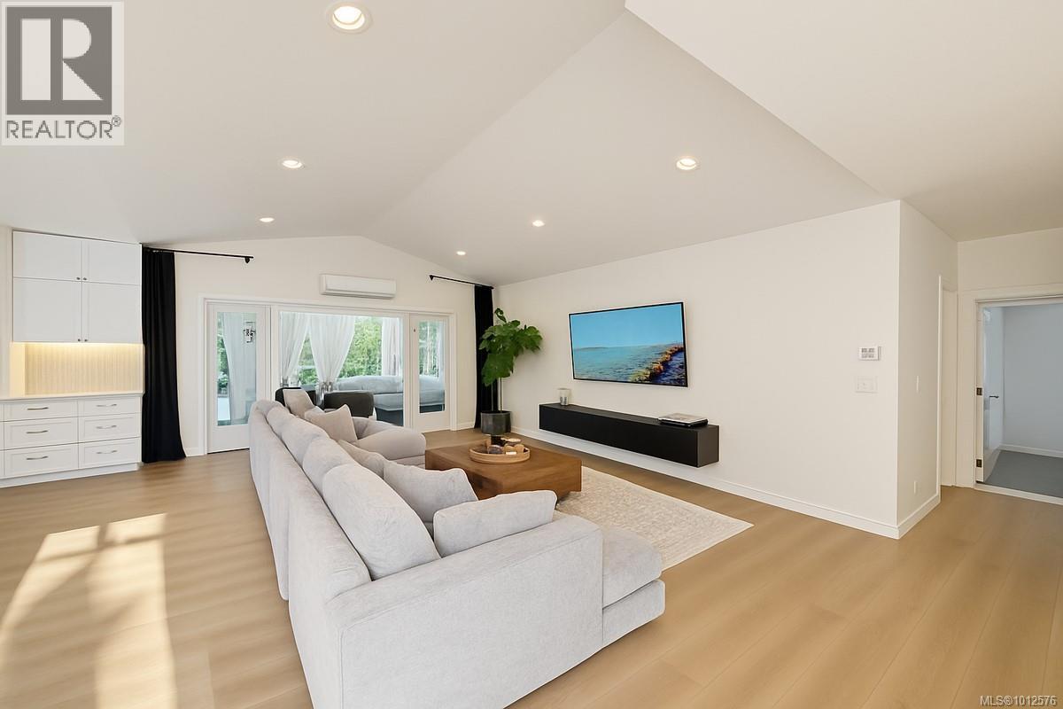 Photo 8 of 2913 Pacific View Terr, Campbell River BC