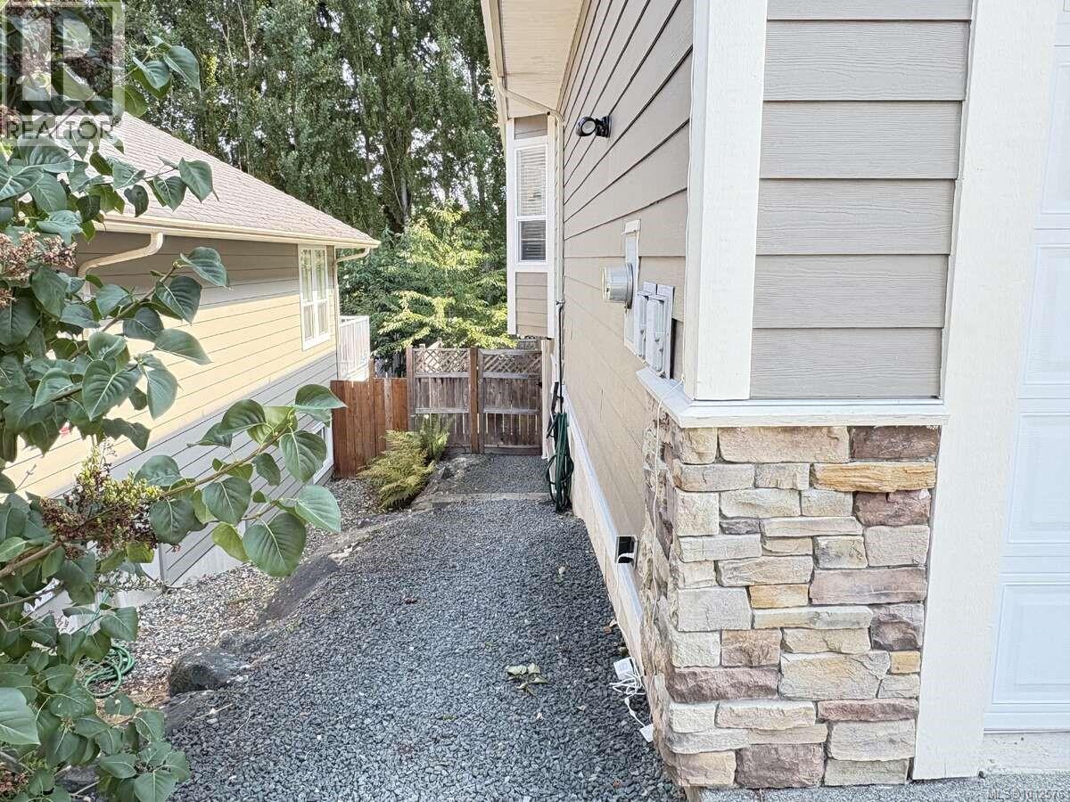 Photo 24 of 2913 Pacific View Terr, Campbell River BC