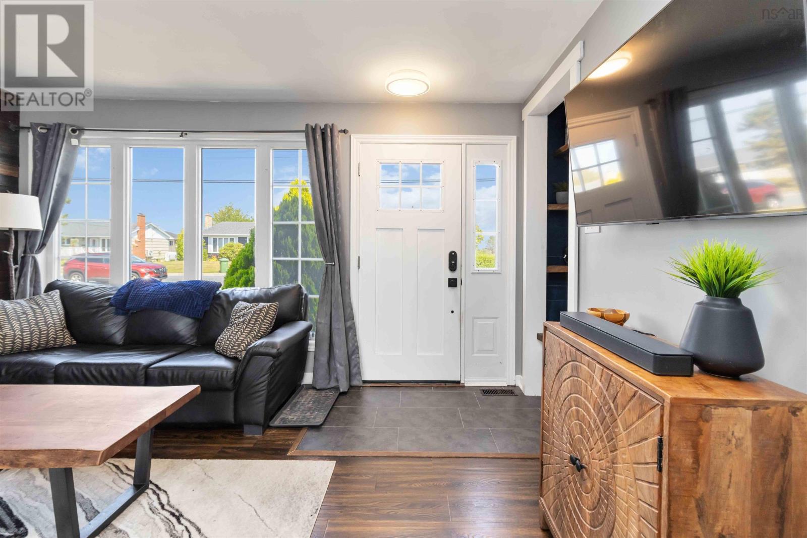 Photo 4 of 13 Willowdale Drive, Dartmouth NS