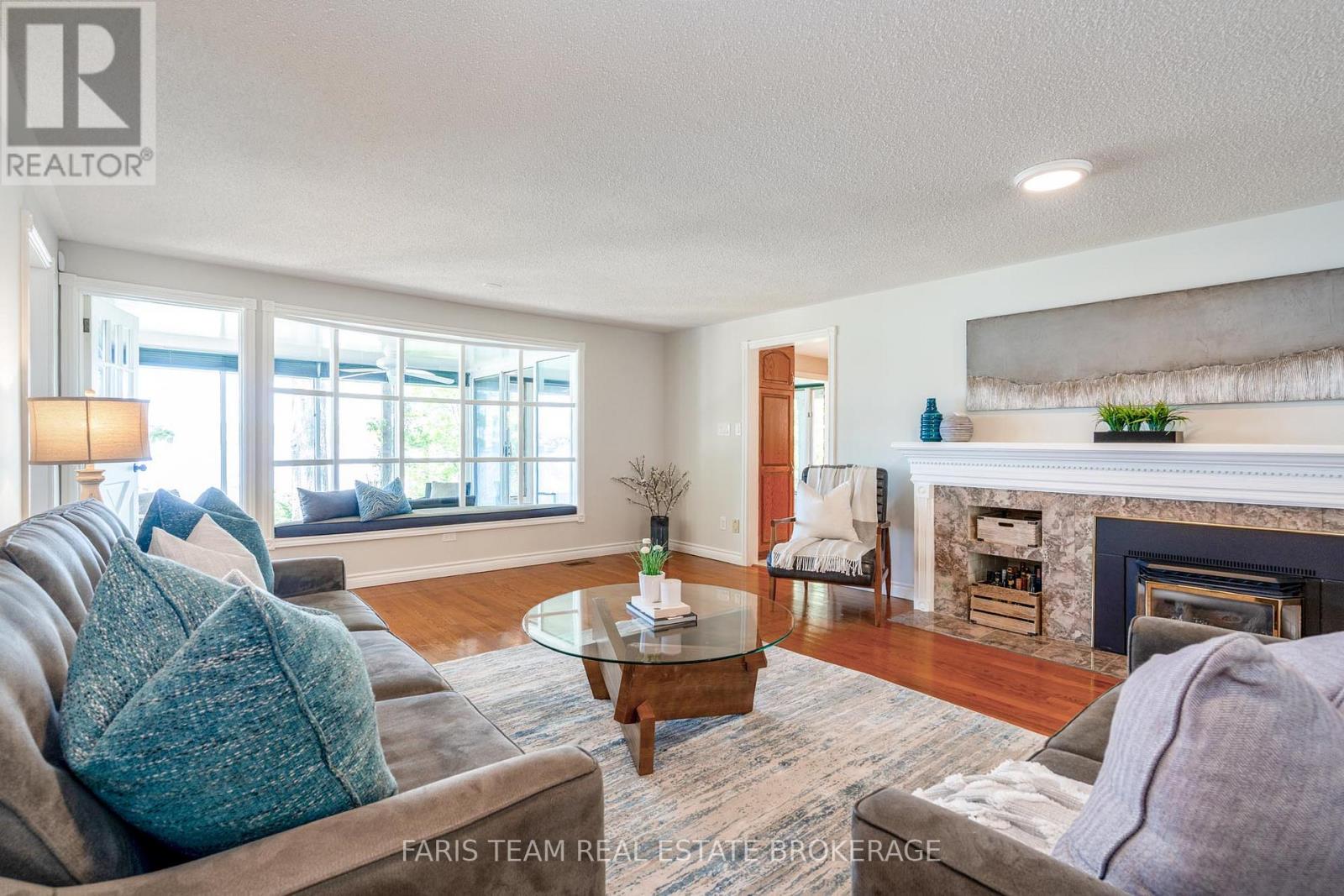 Photo 11 of 10 White Oaks Road, Barrie ON