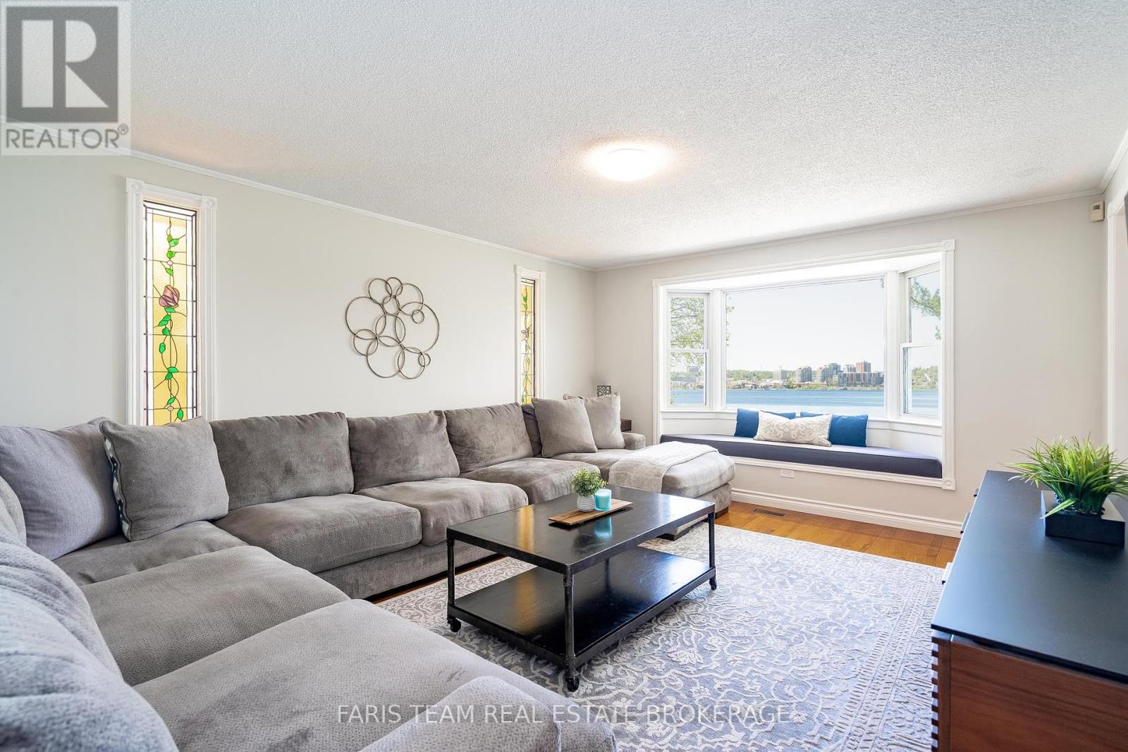 Photo 14 of 10 White Oaks Road, Barrie ON
