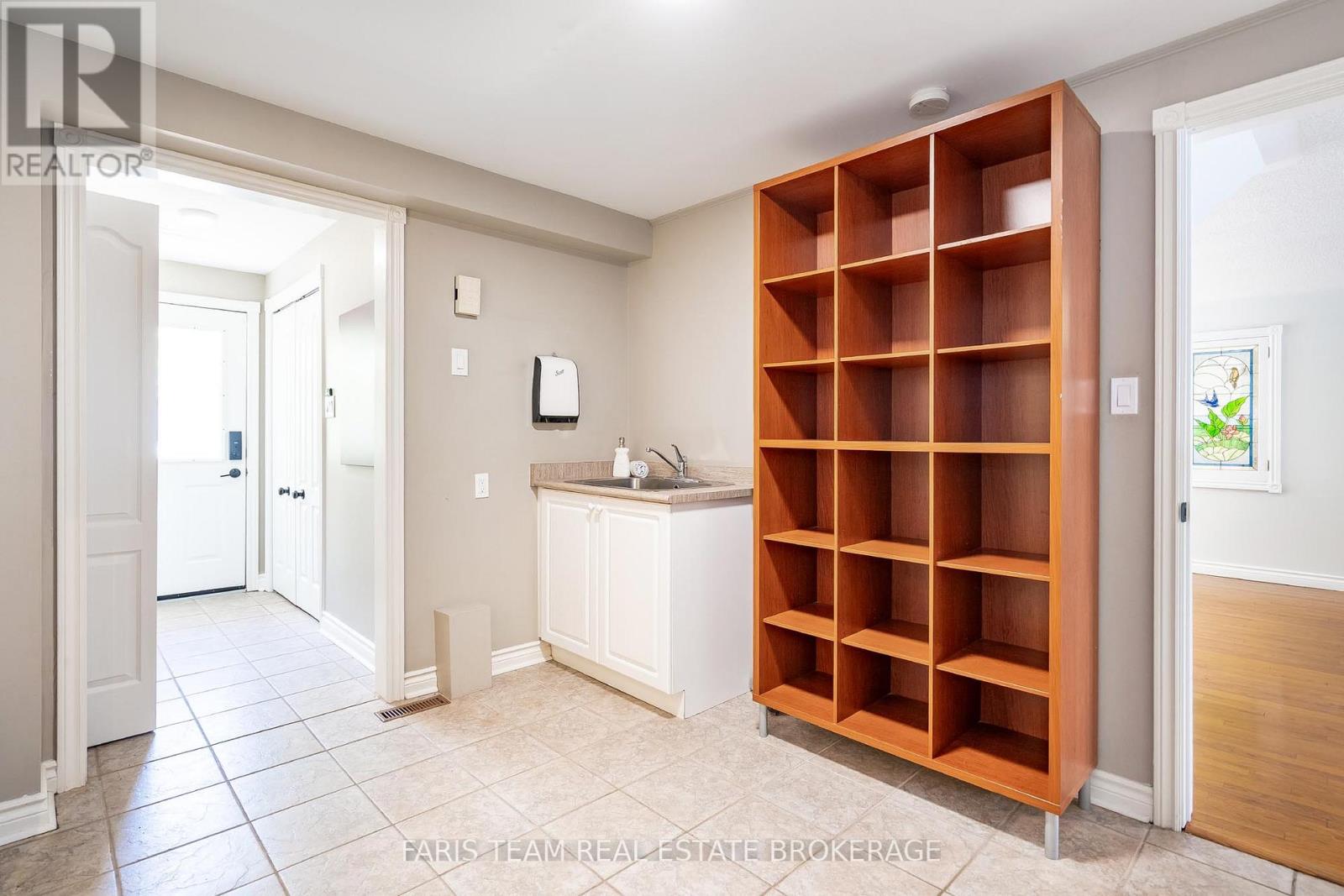 Photo 18 of 10 White Oaks Road, Barrie ON