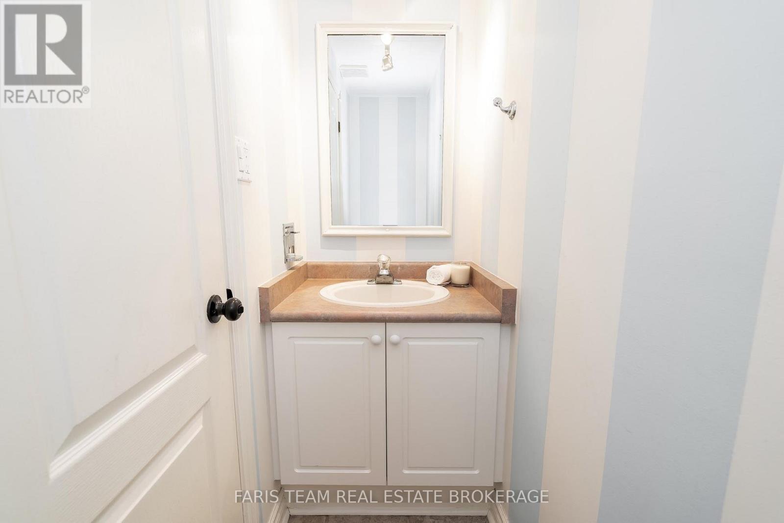Photo 19 of 10 White Oaks Road, Barrie ON