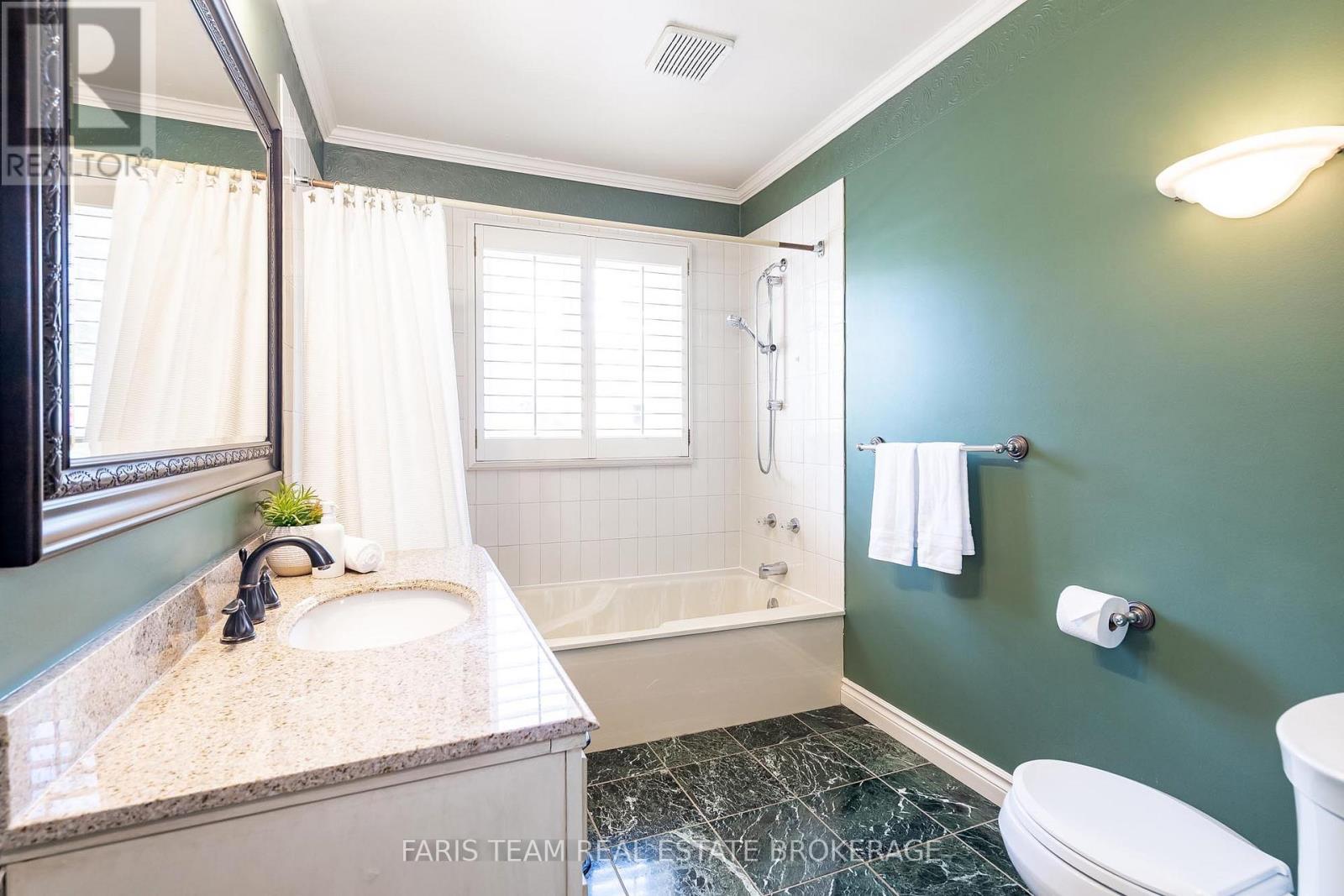 Photo 29 of 10 White Oaks Road, Barrie ON