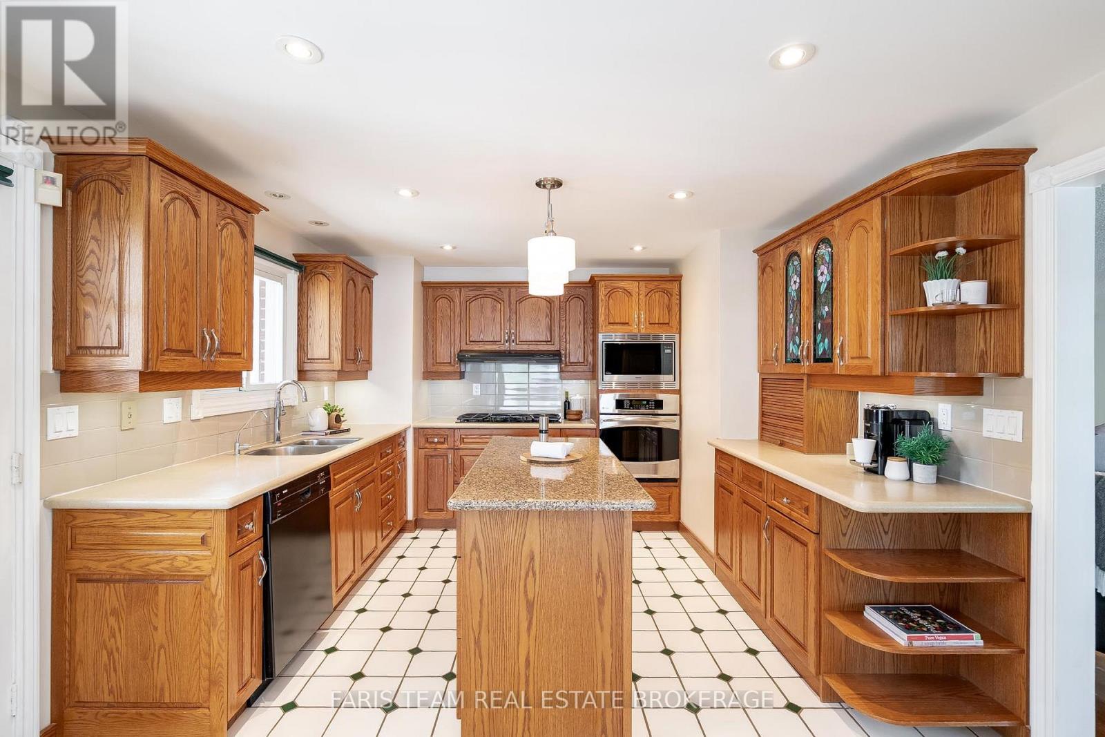 Photo 5 of 10 White Oaks Road, Barrie ON