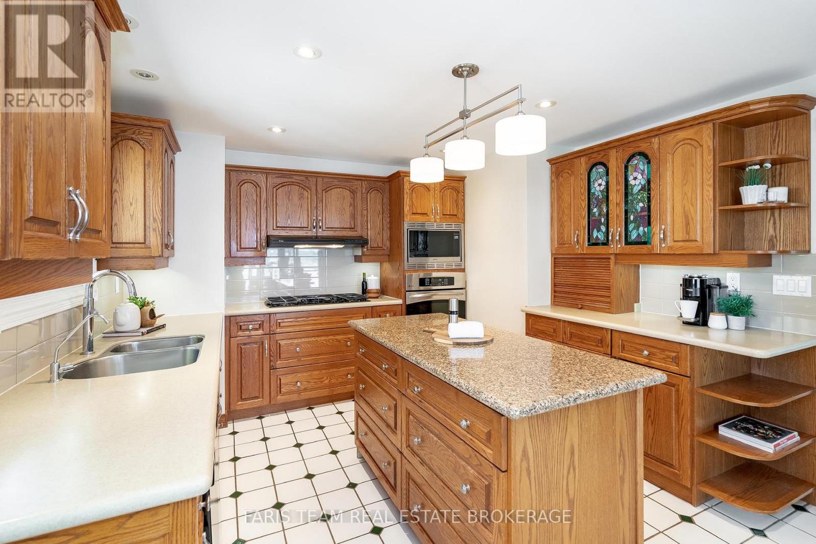 Photo 6 of 10 White Oaks Road, Barrie ON