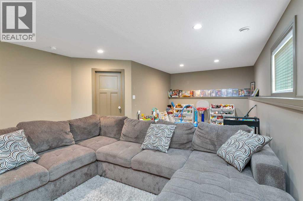 34 Iron Wolf Court, Lacombe