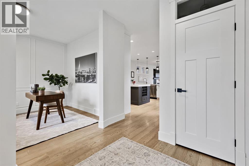 Photo 5 of 2832 42 Street Sw, Calgary AB