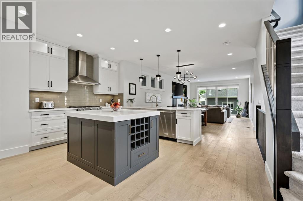 Photo 7 of 2832 42 Street Sw, Calgary AB