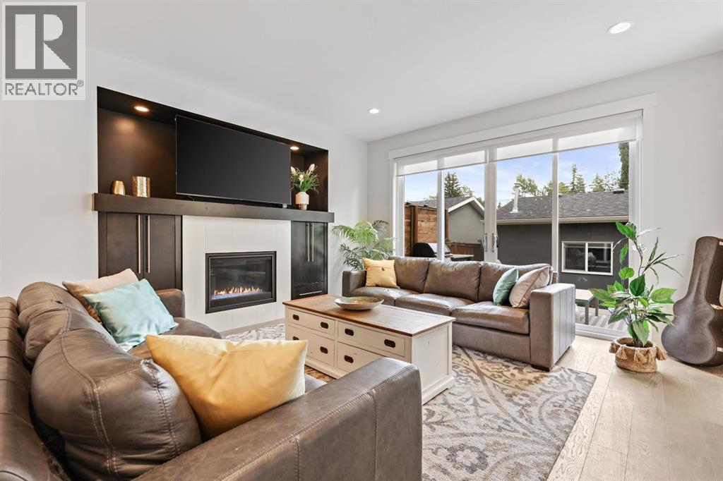 Photo 11 of 2832 42 Street Sw, Calgary AB