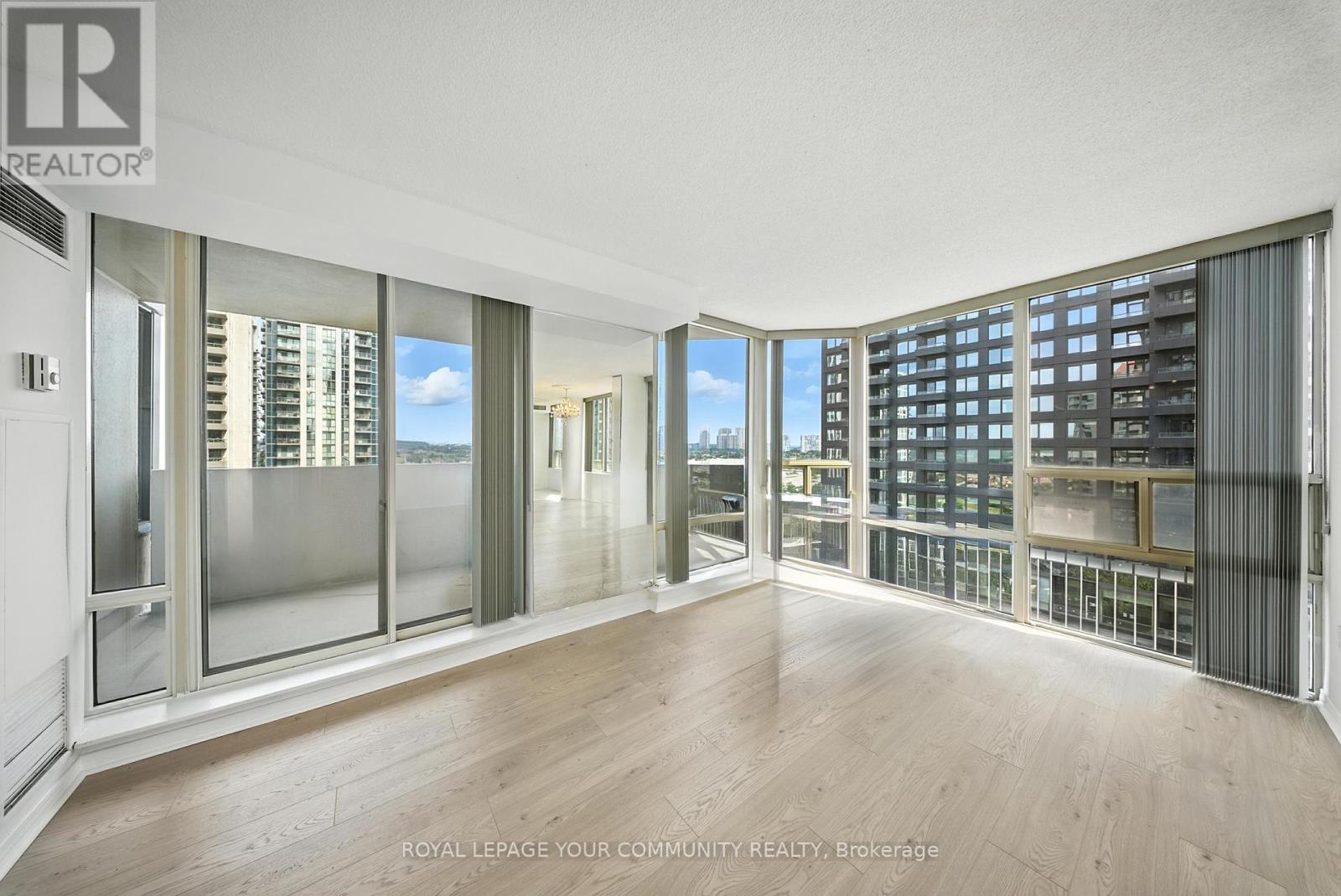 Photo 13 of 1404 330 Rathburn Road W, Mississauga ON