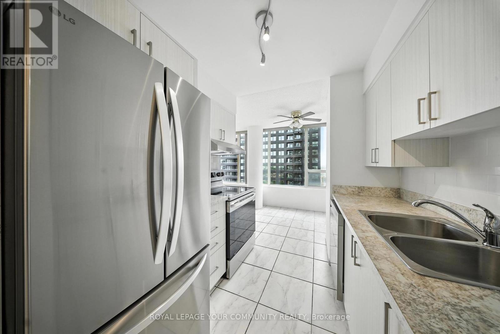 Photo 6 of 1404 330 Rathburn Road W, Mississauga ON