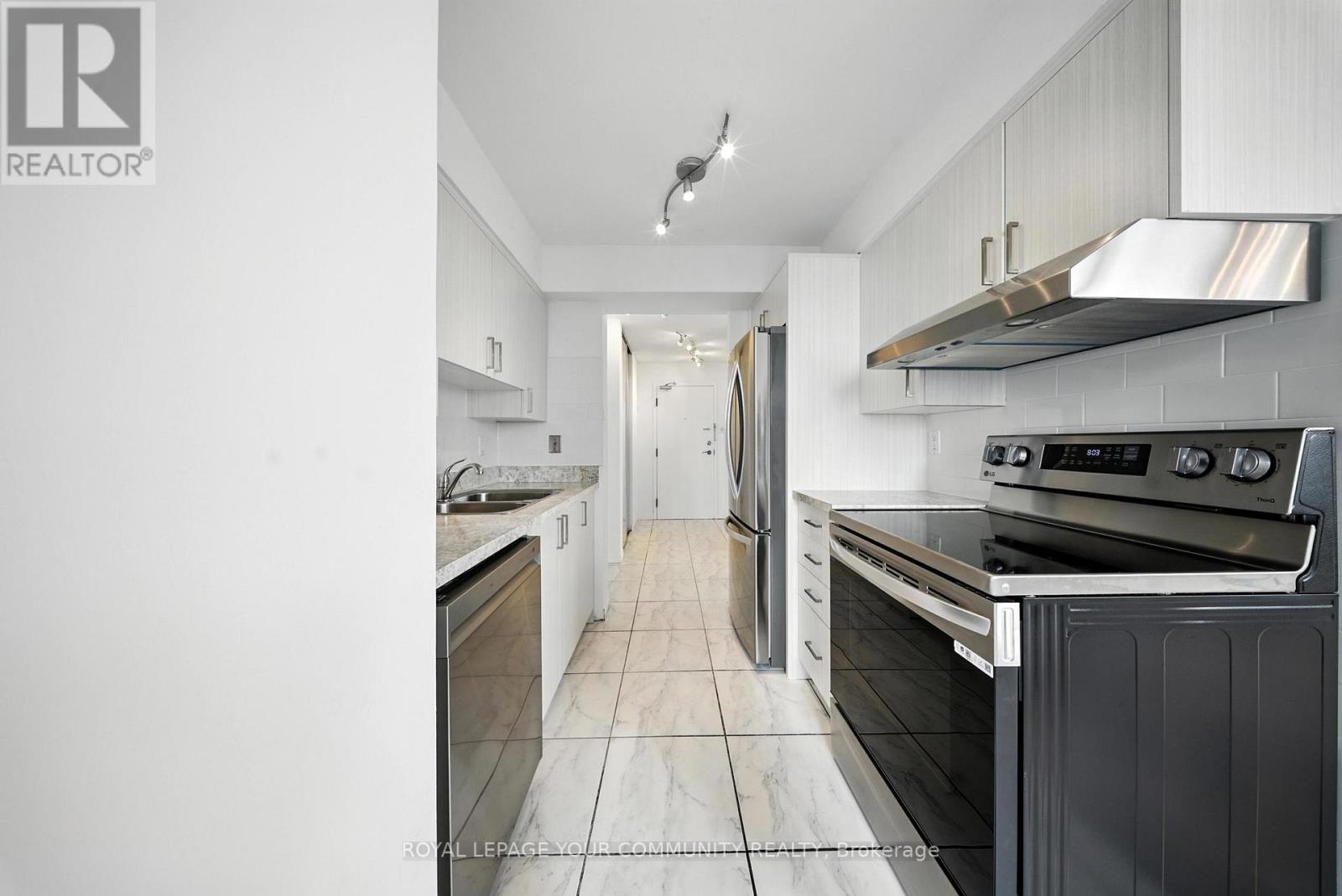 Photo 8 of 1404 330 Rathburn Road W, Mississauga ON
