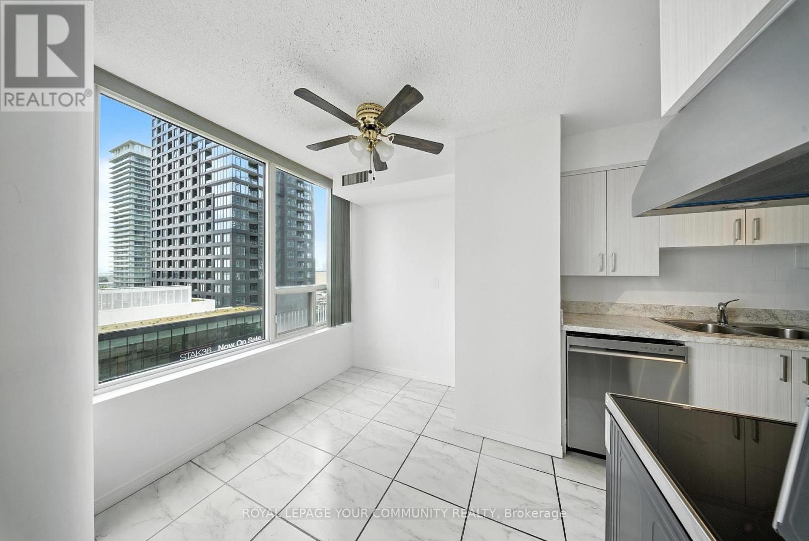 Photo 9 of 1404 330 Rathburn Road W, Mississauga ON