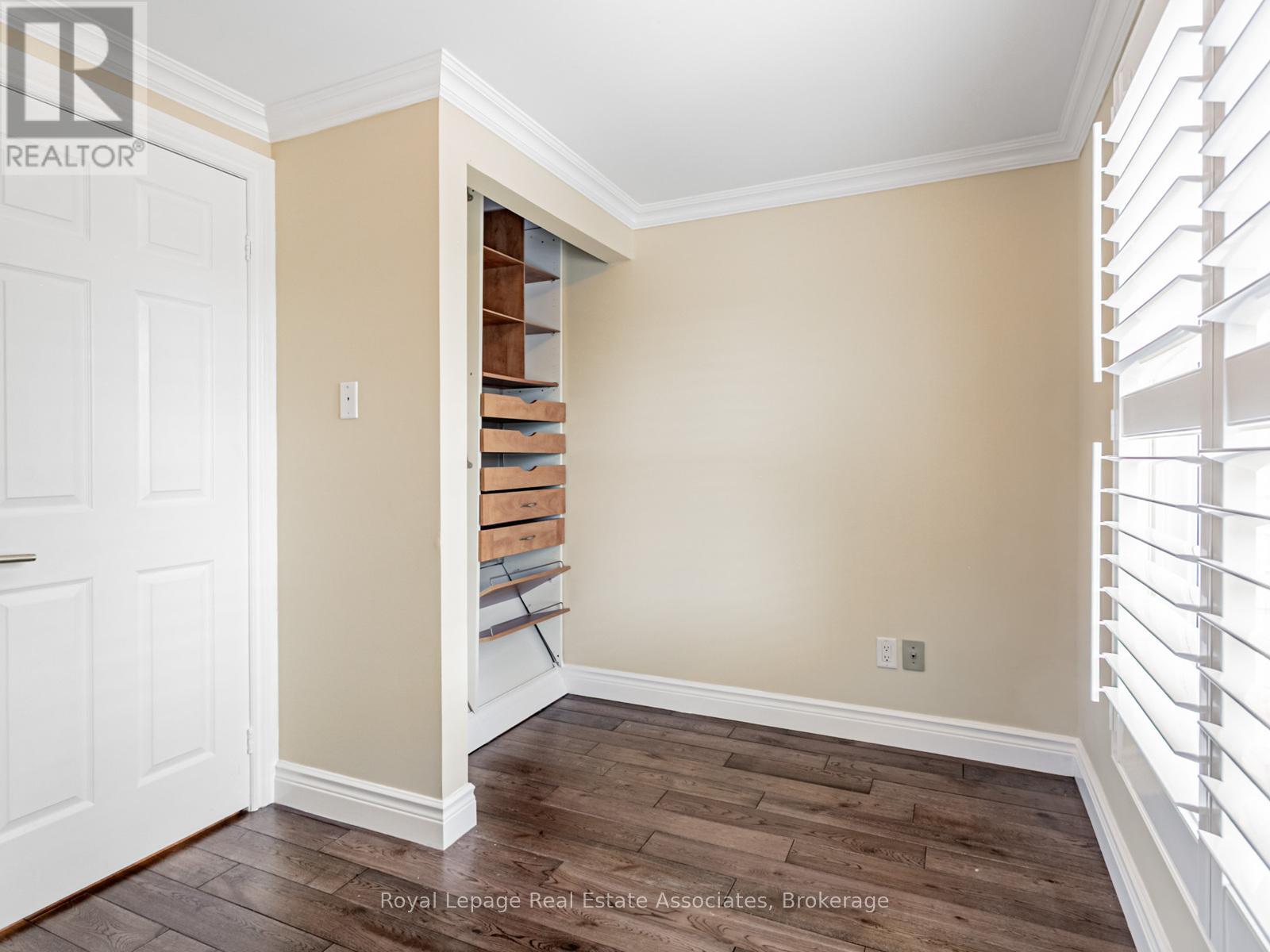 Photo 21 of 35 Glenmanor Drive, Brampton ON