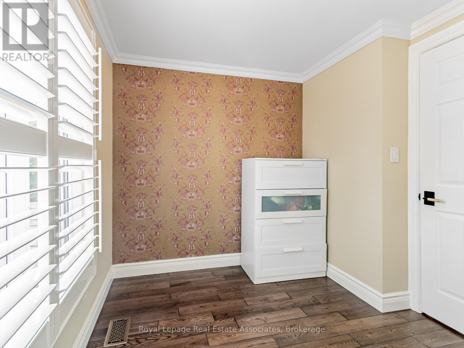 Photo 22 of 35 Glenmanor Drive, Brampton ON