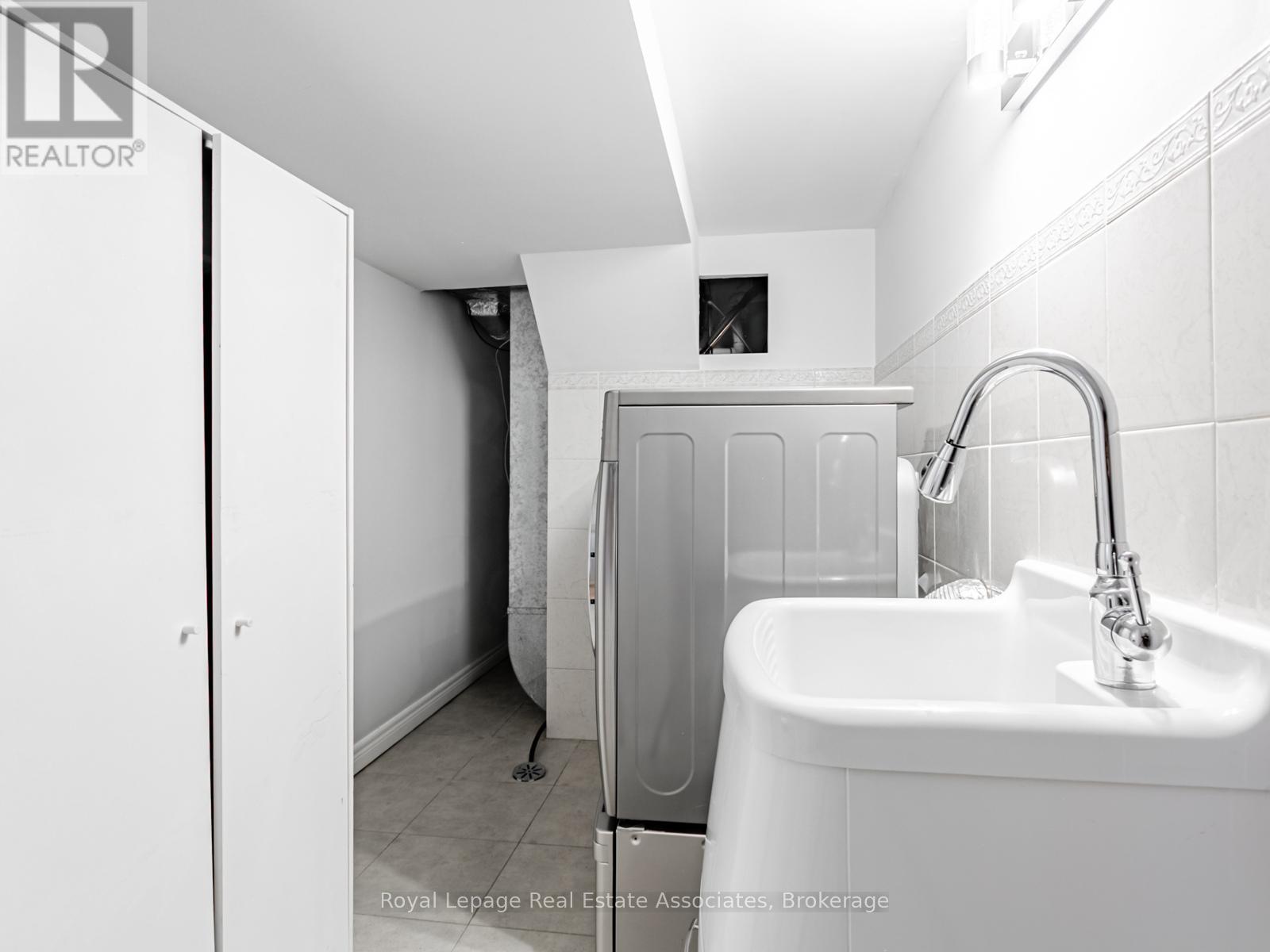 Photo 26 of 35 Glenmanor Drive, Brampton ON