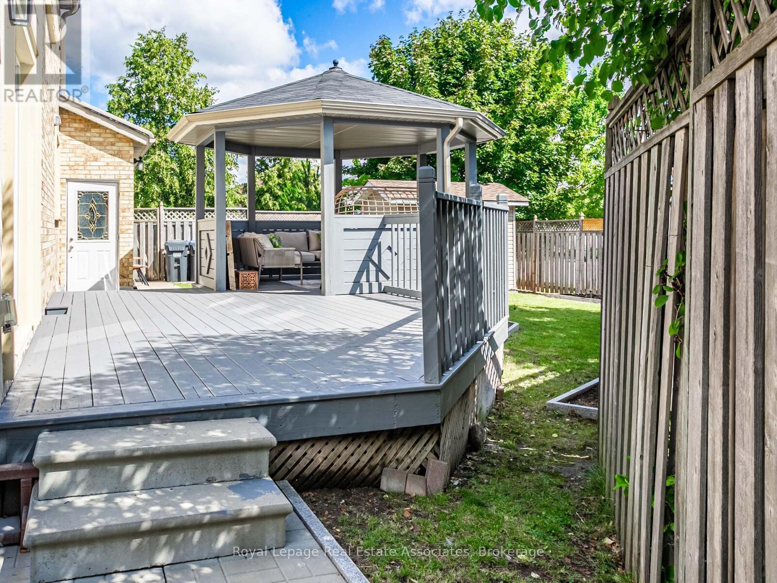 Photo 30 of 35 Glenmanor Drive, Brampton ON