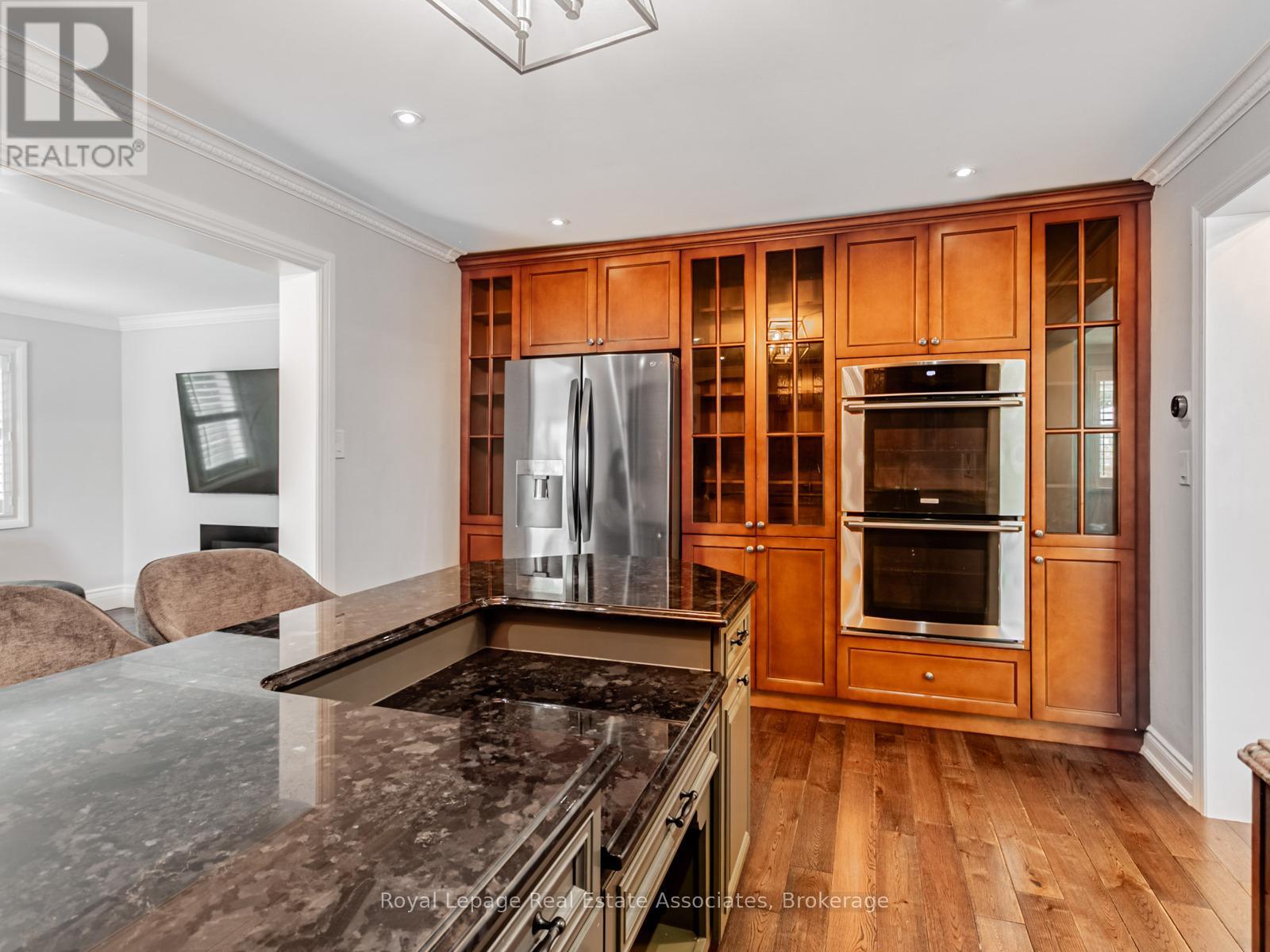 Photo 7 of 35 Glenmanor Drive, Brampton ON