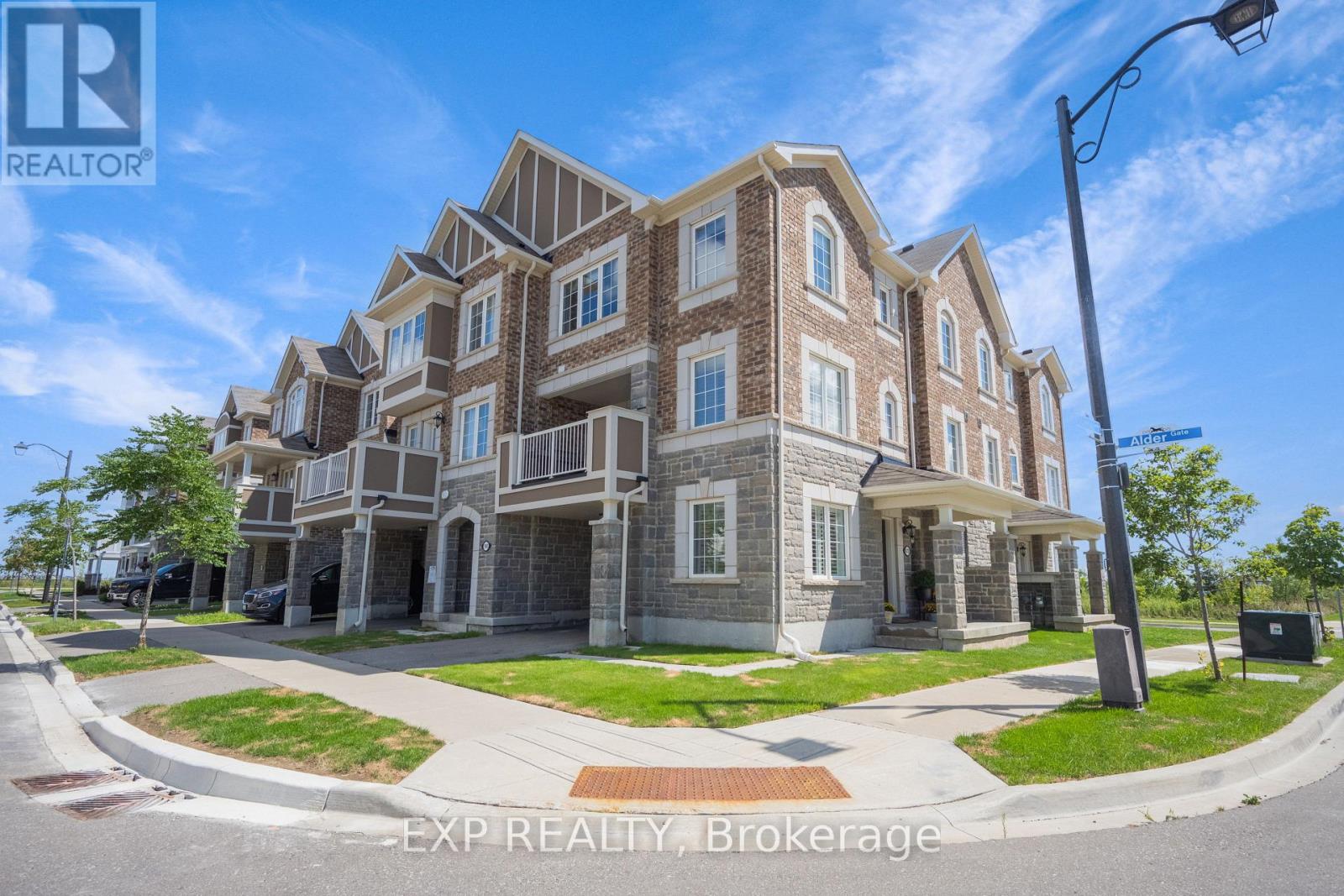 Photo 2 of 978 Alder Gate, Milton ON