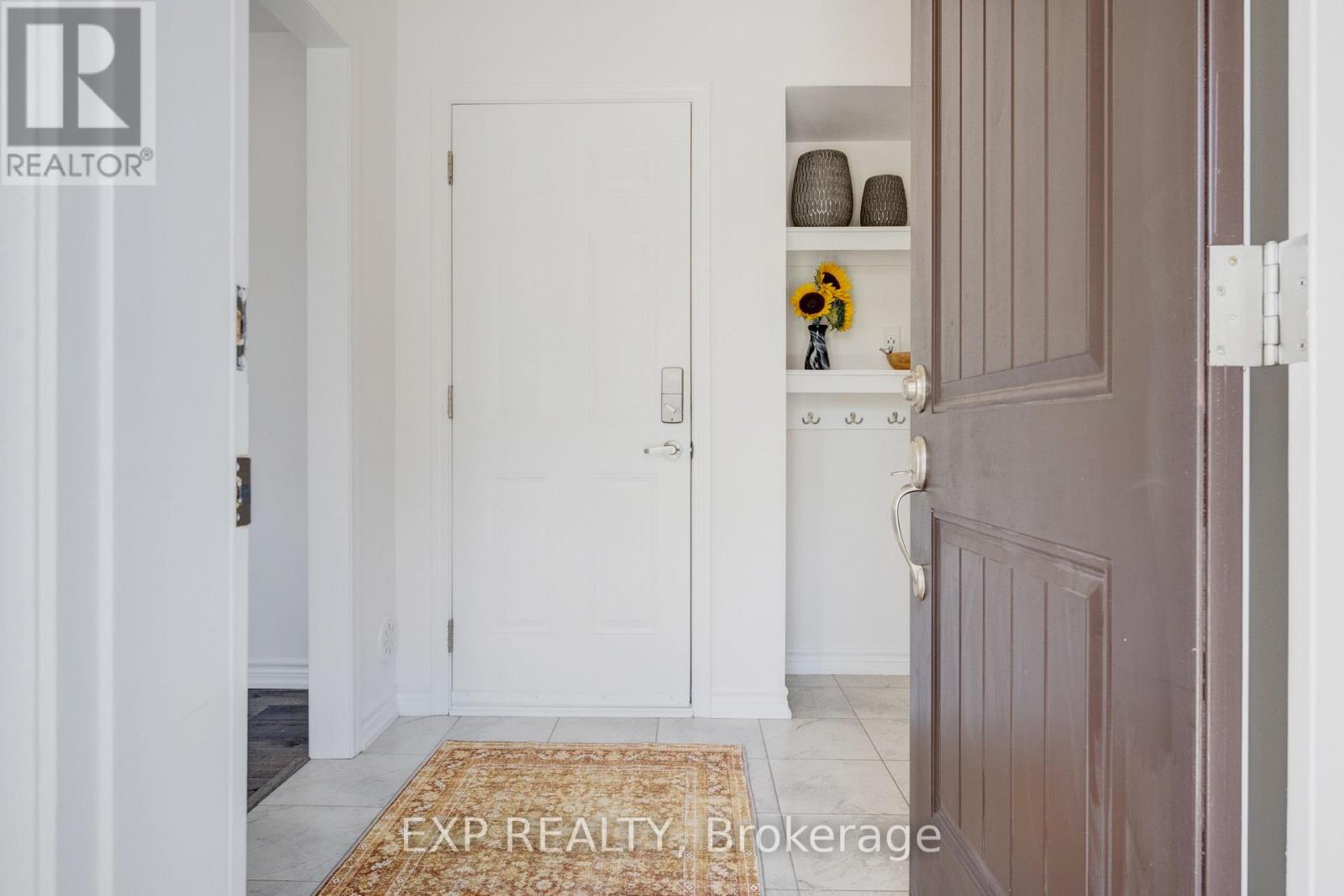 Photo 5 of 978 Alder Gate, Milton ON