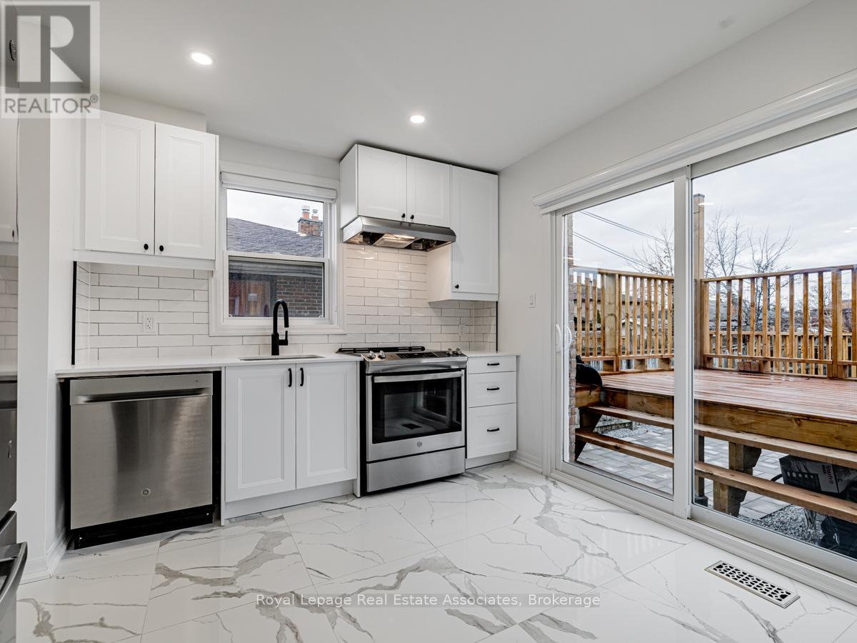 Photo 5 of 14 Damask Avenue, Toronto ON