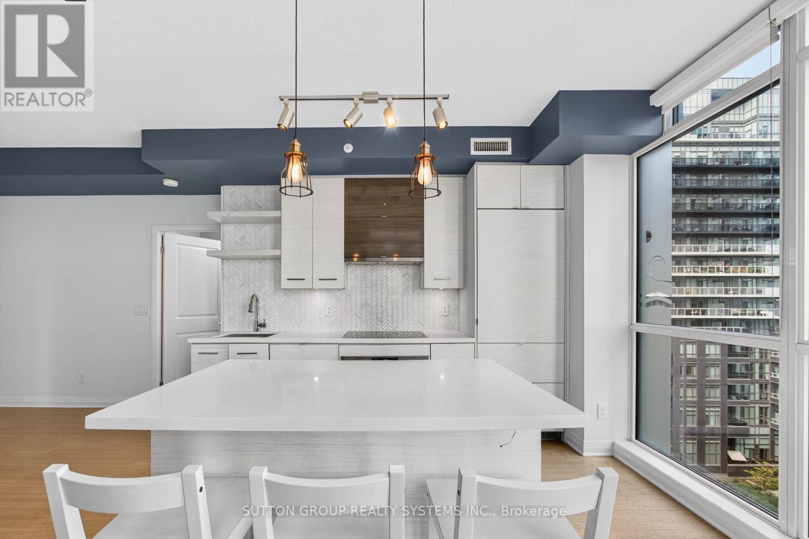 Photo 1 of 815 60 Annie Craig Drive, Toronto ON