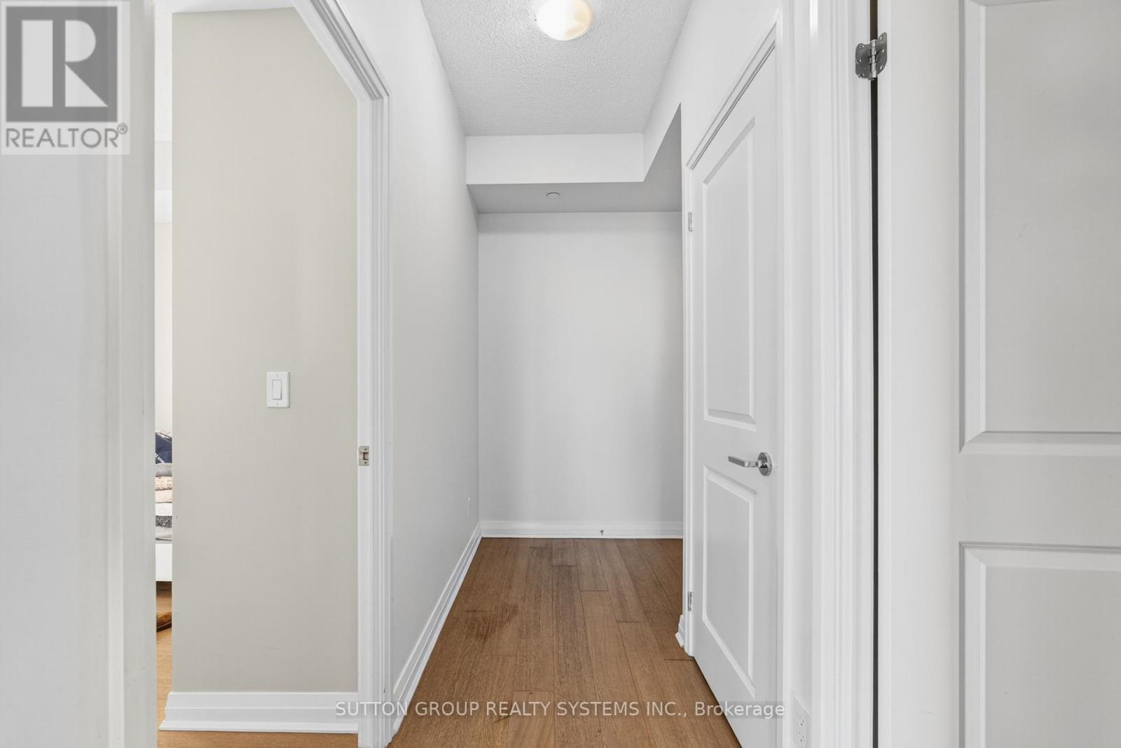 Photo 11 of 815 60 Annie Craig Drive, Toronto ON