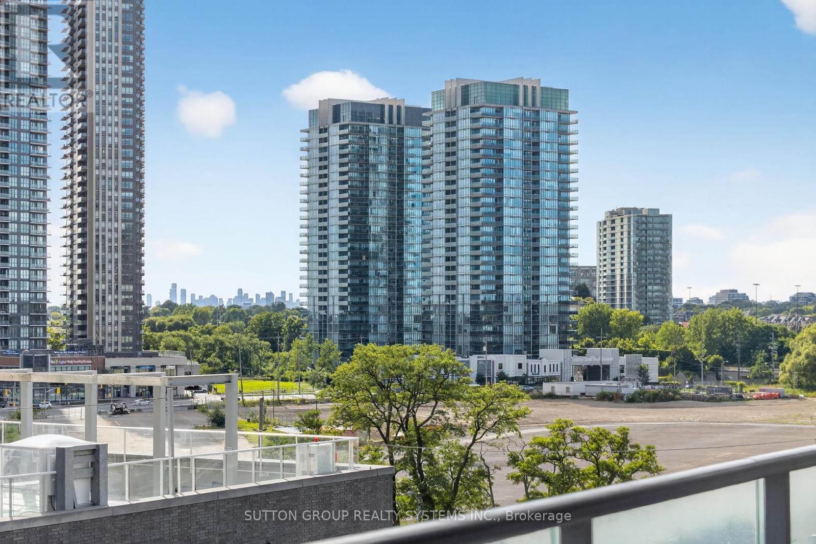 Photo 40 of 815 60 Annie Craig Drive, Toronto ON