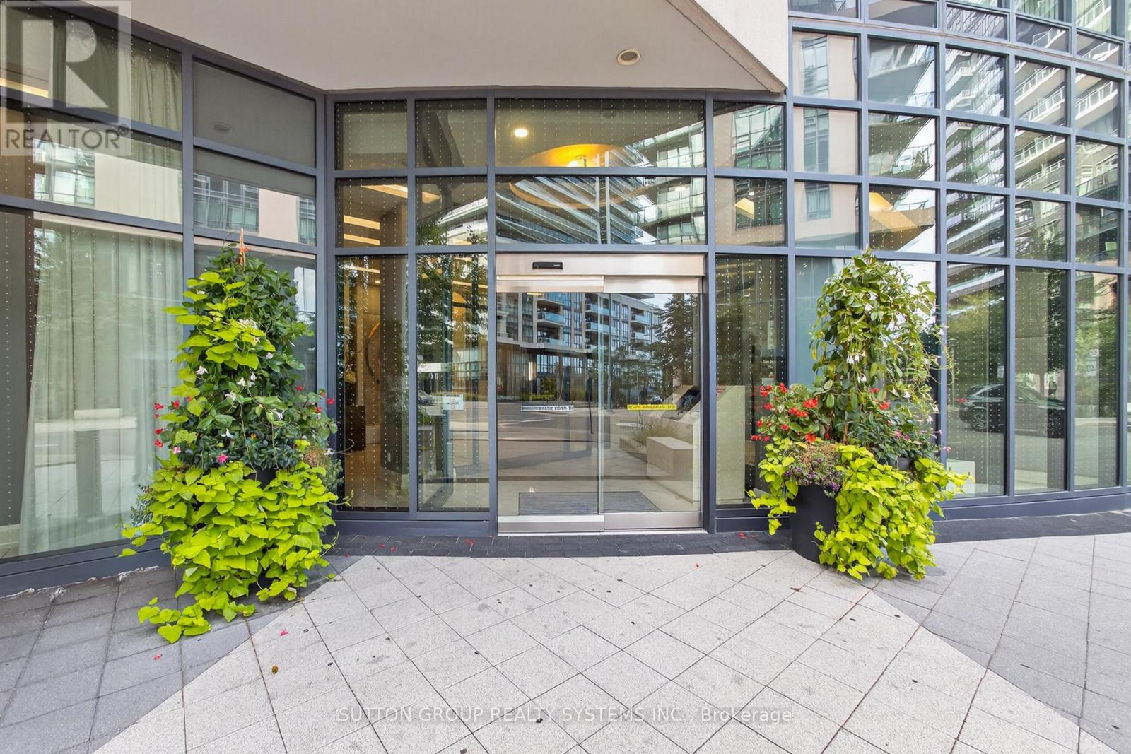 Photo 5 of 815 60 Annie Craig Drive, Toronto ON