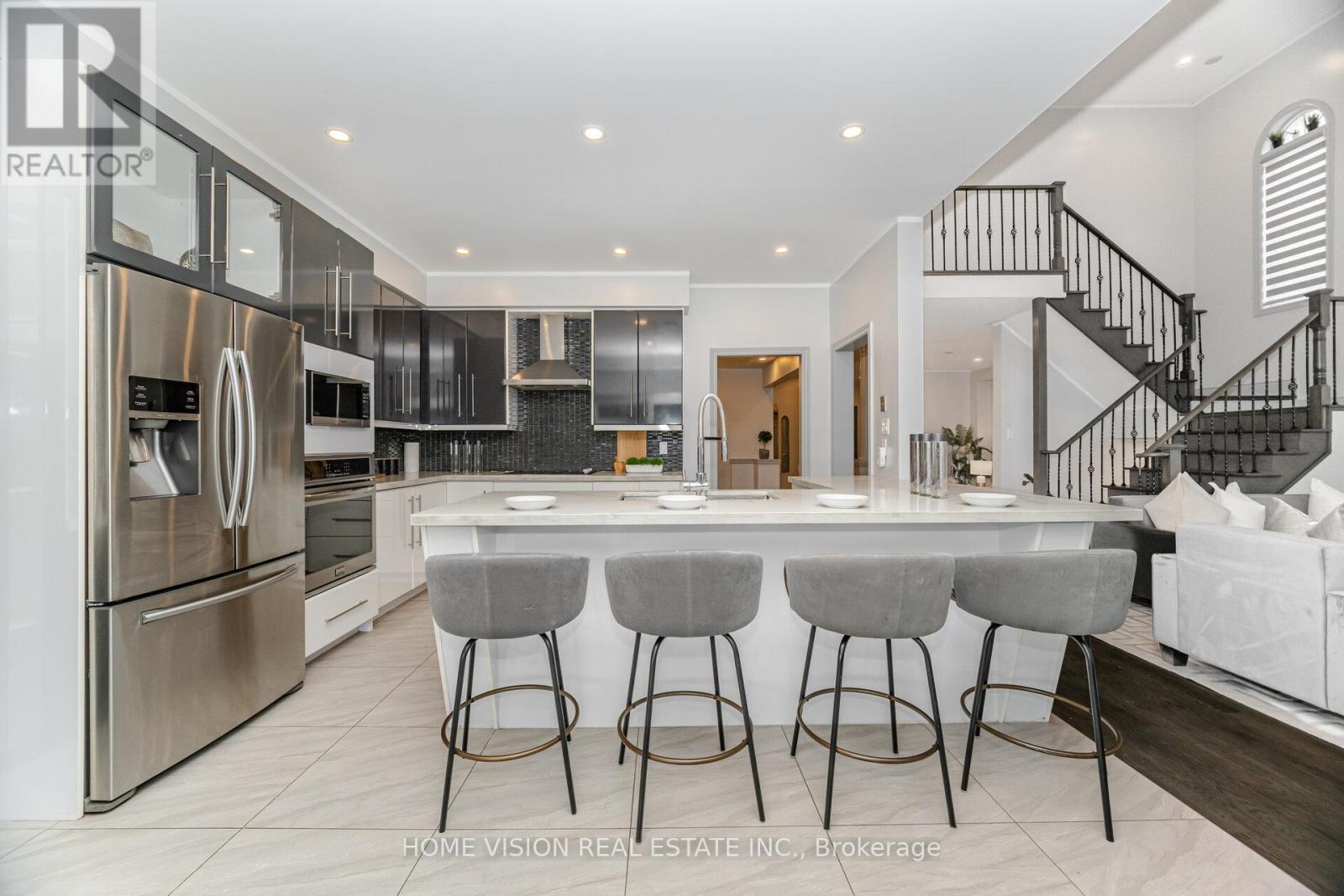 Photo 10 of 6560 Western Skies Way W, Mississauga ON