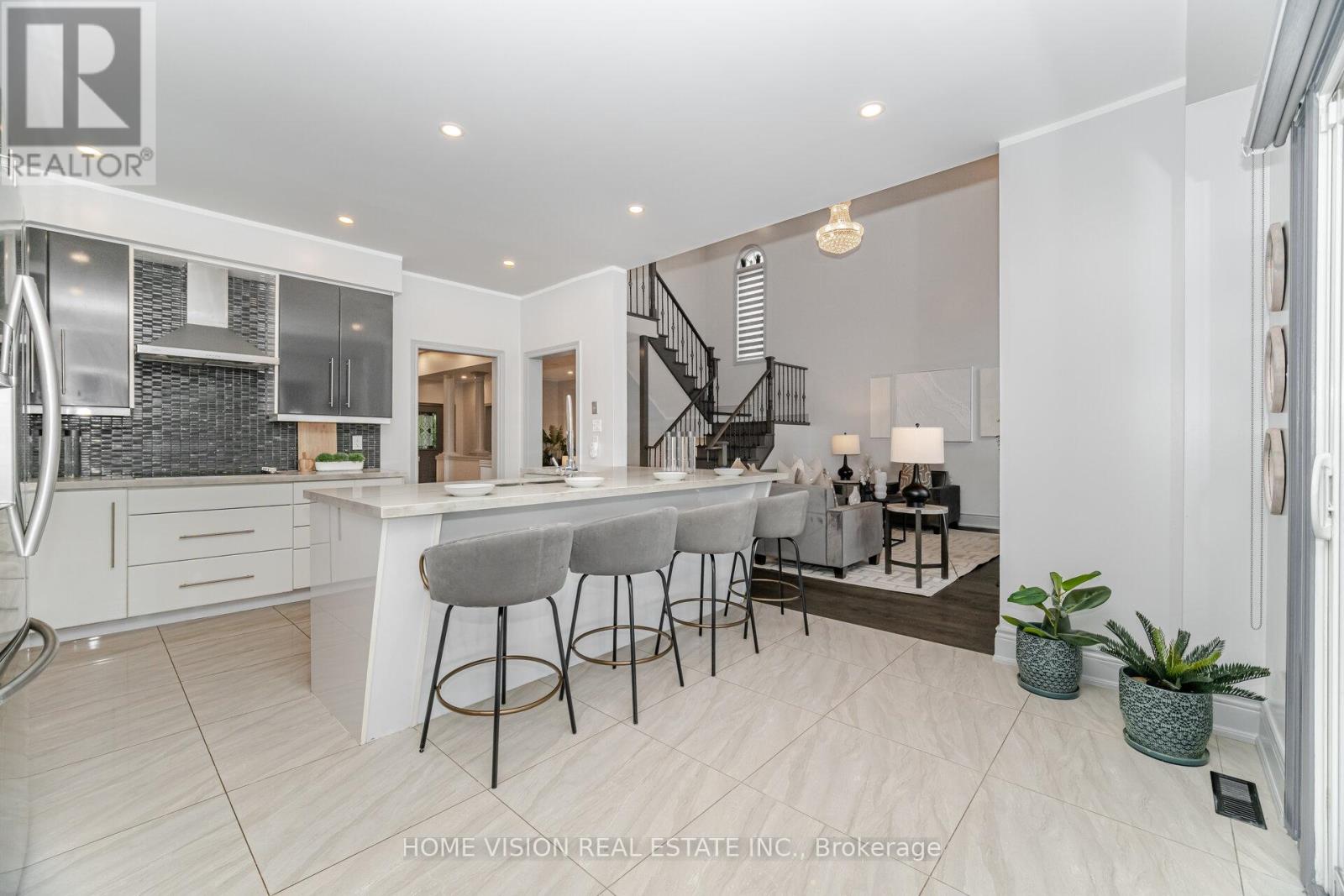 Photo 16 of 6560 Western Skies Way W, Mississauga ON