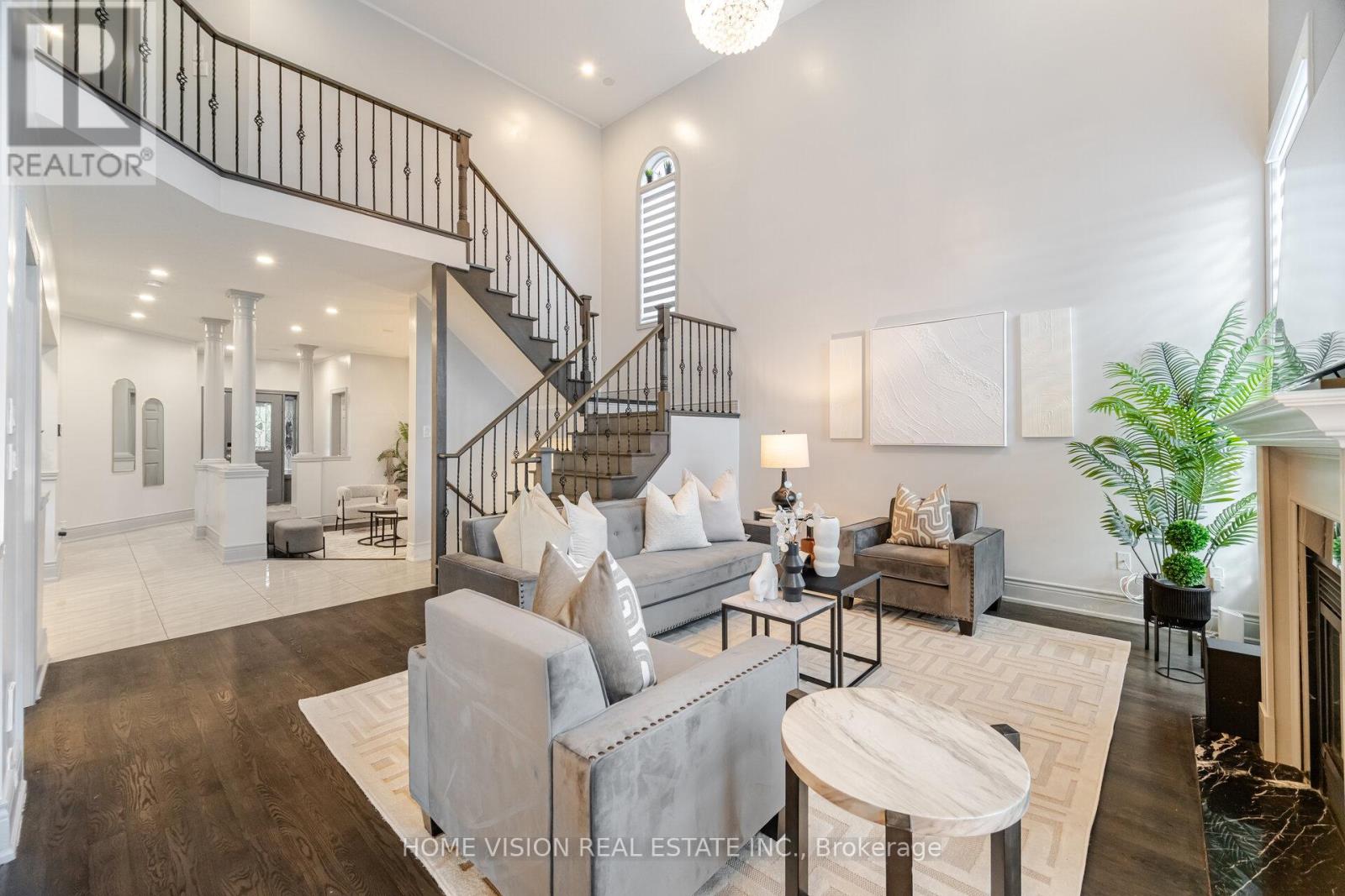 Photo 18 of 6560 Western Skies Way W, Mississauga ON