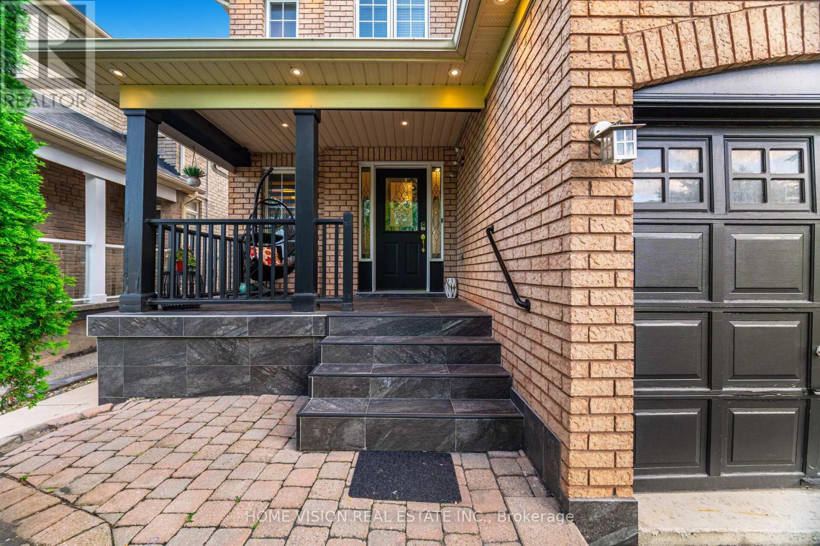 Photo 2 of 6560 Western Skies Way W, Mississauga ON