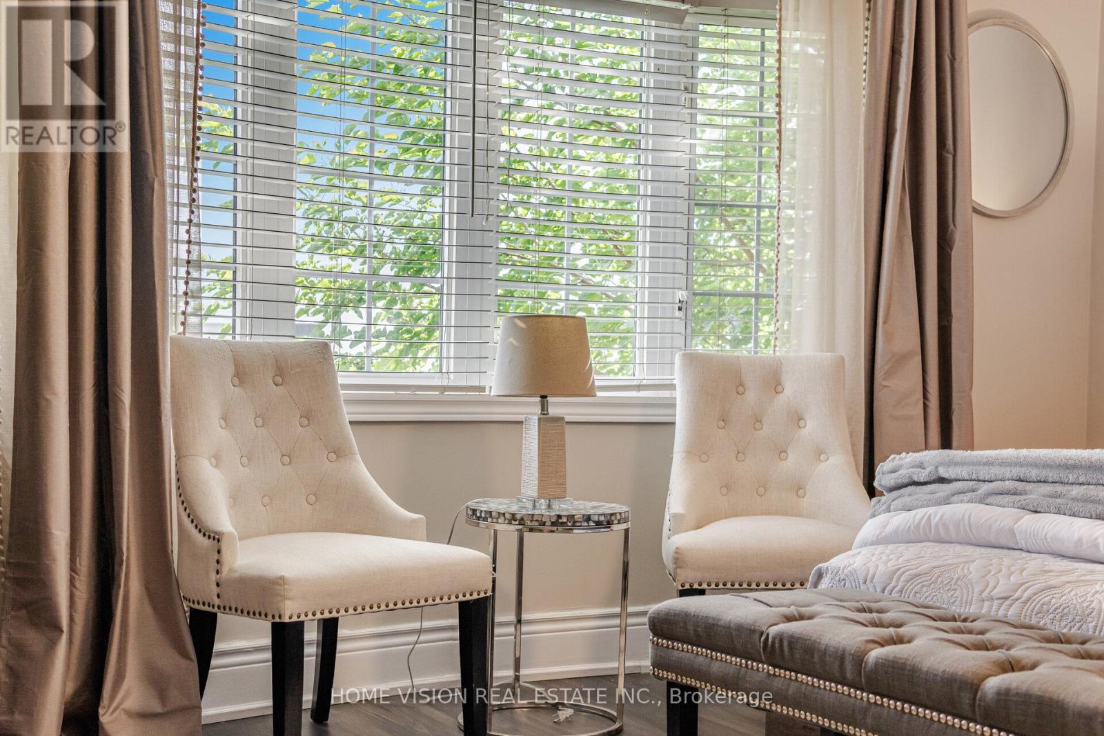 Photo 23 of 6560 Western Skies Way W, Mississauga ON