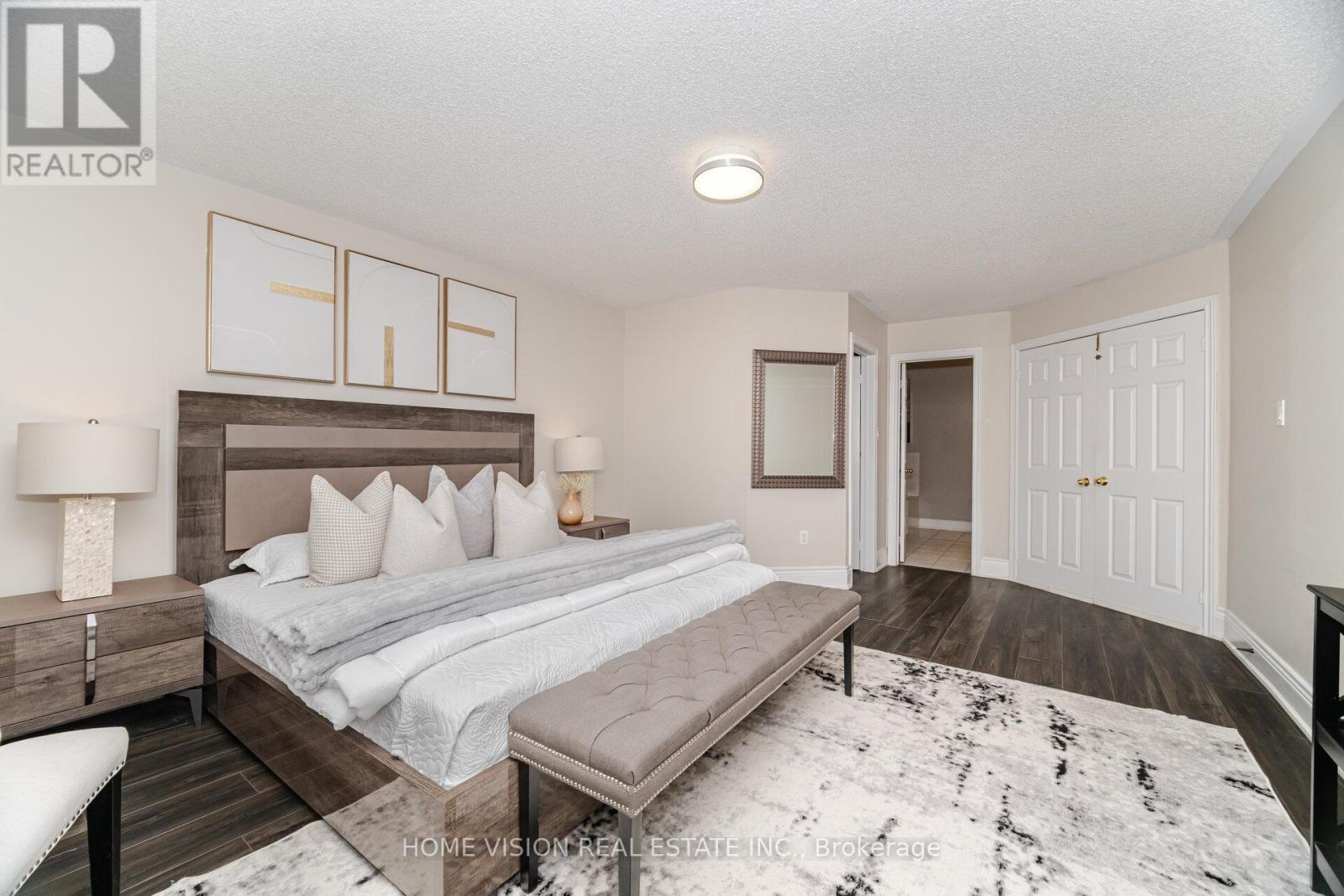 Photo 24 of 6560 Western Skies Way W, Mississauga ON
