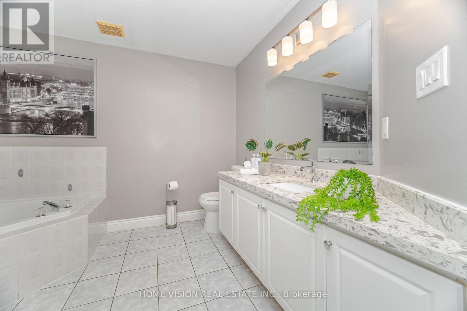 Photo 25 of 6560 Western Skies Way W, Mississauga ON