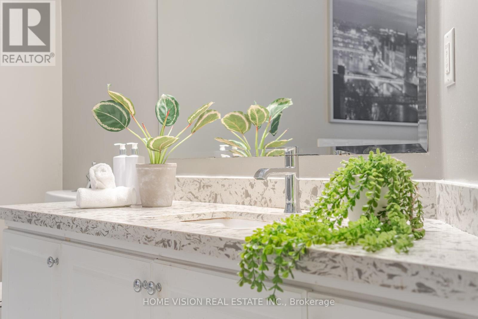 Photo 26 of 6560 Western Skies Way W, Mississauga ON