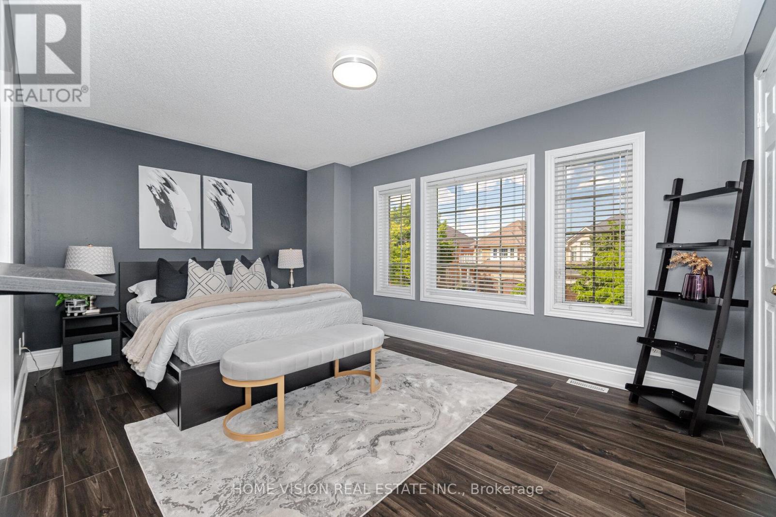 Photo 27 of 6560 Western Skies Way W, Mississauga ON