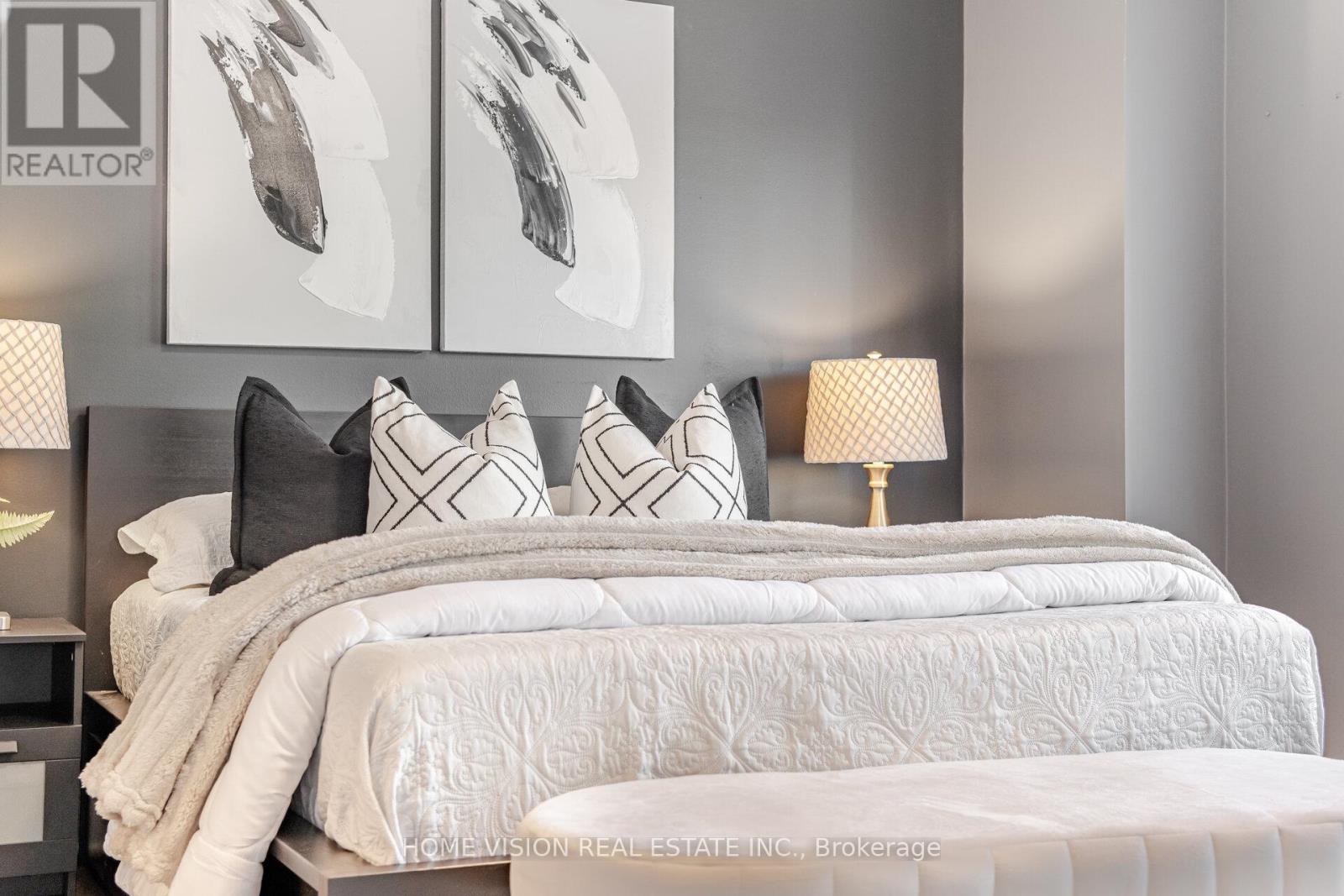 Photo 28 of 6560 Western Skies Way W, Mississauga ON