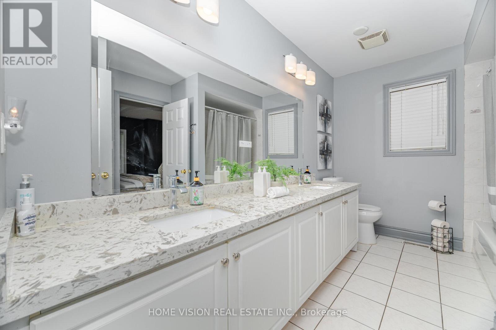 Photo 29 of 6560 Western Skies Way W, Mississauga ON
