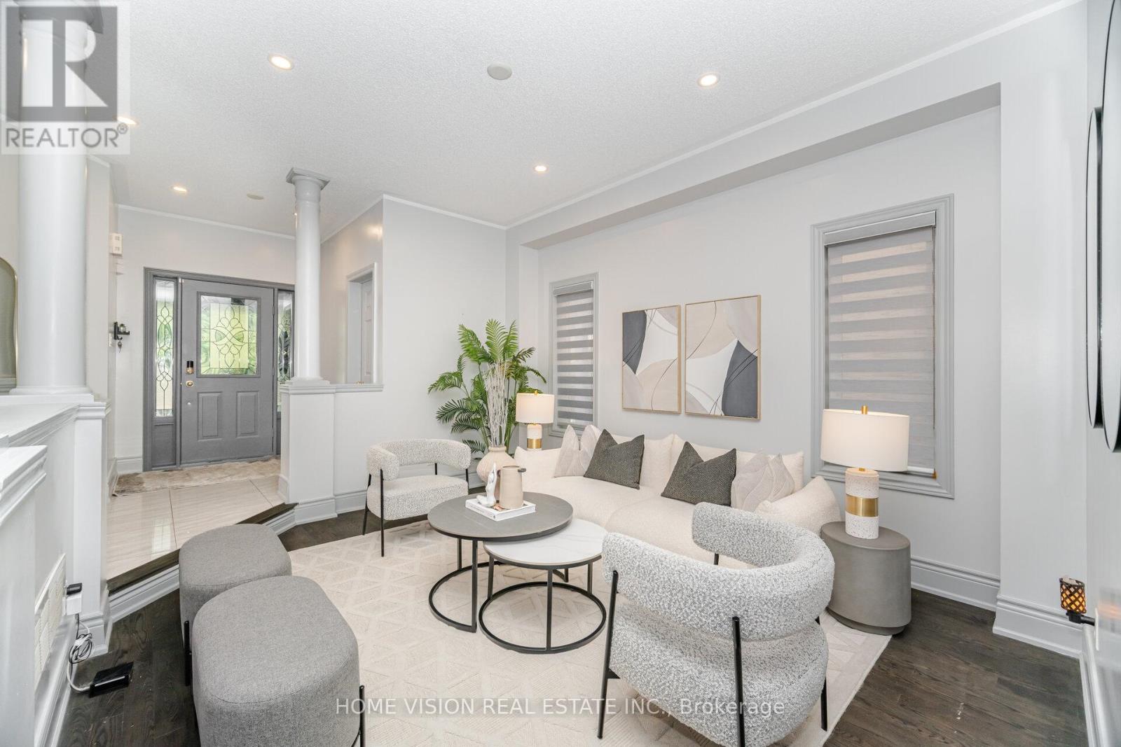 Photo 3 of 6560 Western Skies Way W, Mississauga ON