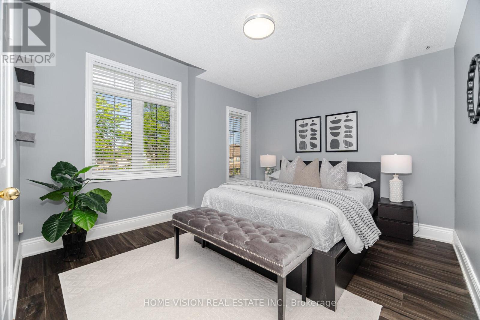 Photo 31 of 6560 Western Skies Way W, Mississauga ON