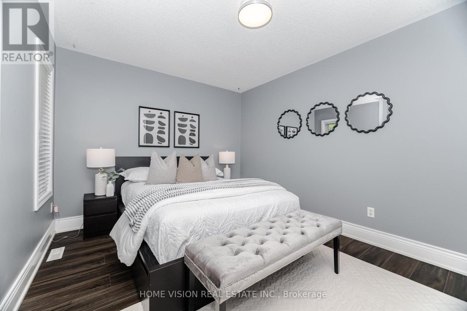 Photo 32 of 6560 Western Skies Way W, Mississauga ON